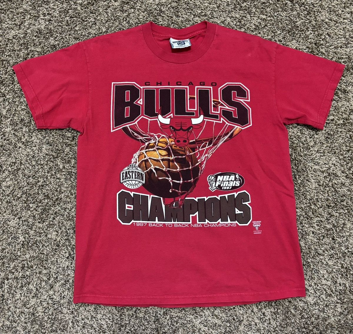 Lee Lee Chicago Bulls 1997 NBA Finals Champions Tee Red Medium Size US M / EU 48-50 / 2 - 1 Thumbnail