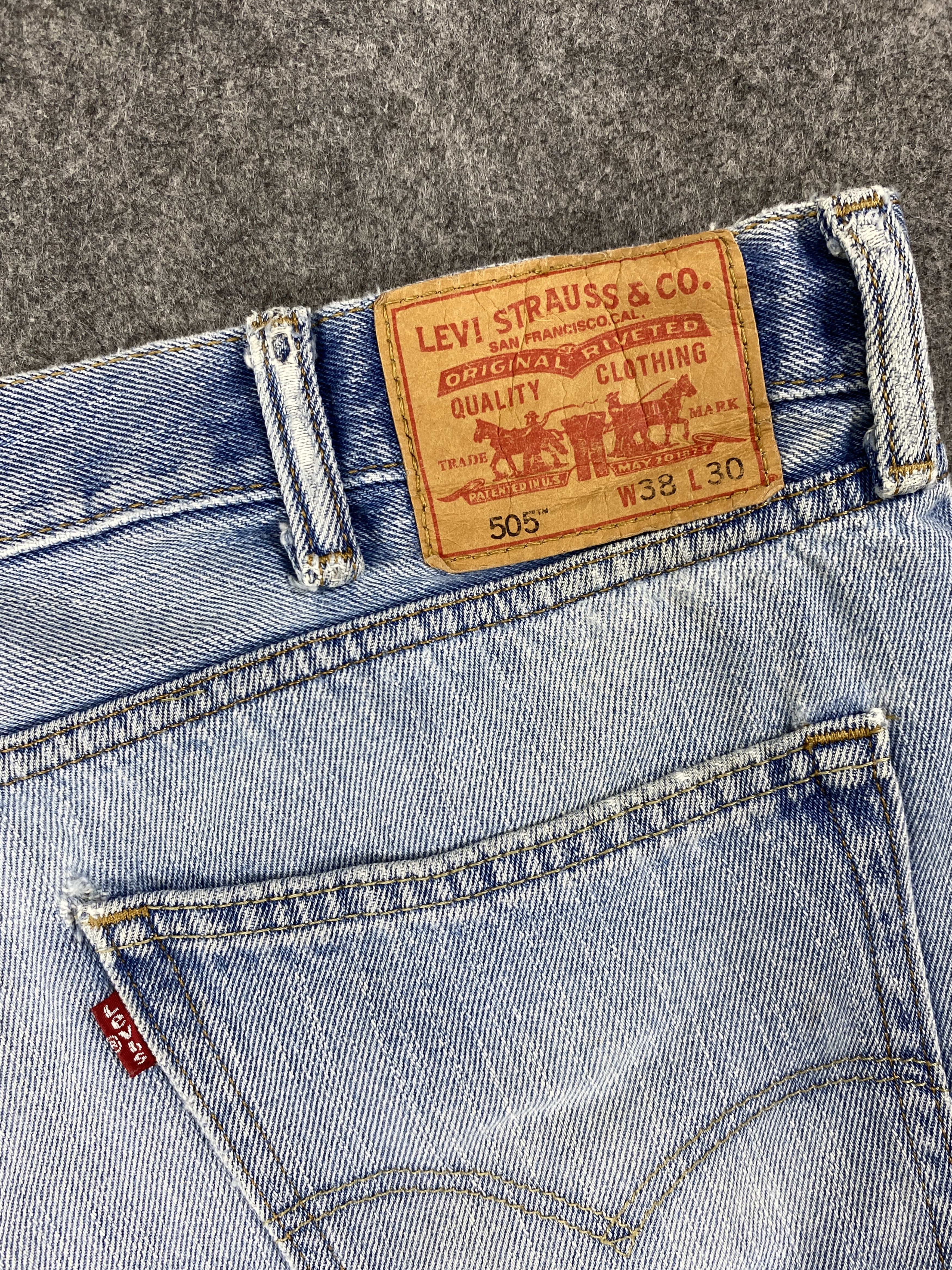Levi's Light Blue Wash Vintage Levi's 505 39x29 Denim -JN1756 Size US 39 - 9 Thumbnail