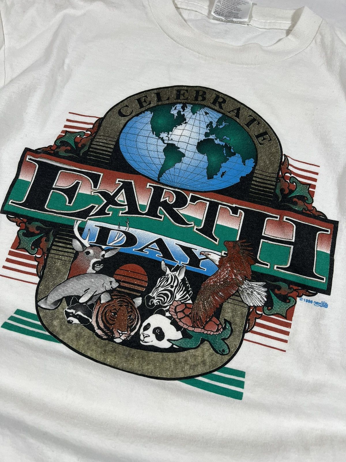 Vintage Vintage 90s Earth Day Nature Animal Tee Size US M / EU 48-50 / 2 - 3 Thumbnail