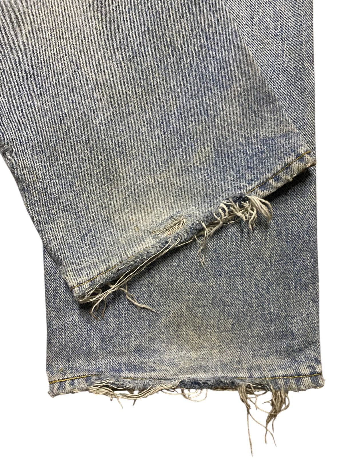 Uniqlo Vintage Japanese Brand Uniqlo Light Wash Loose Jeans Size US 33 - 11 Thumbnail
