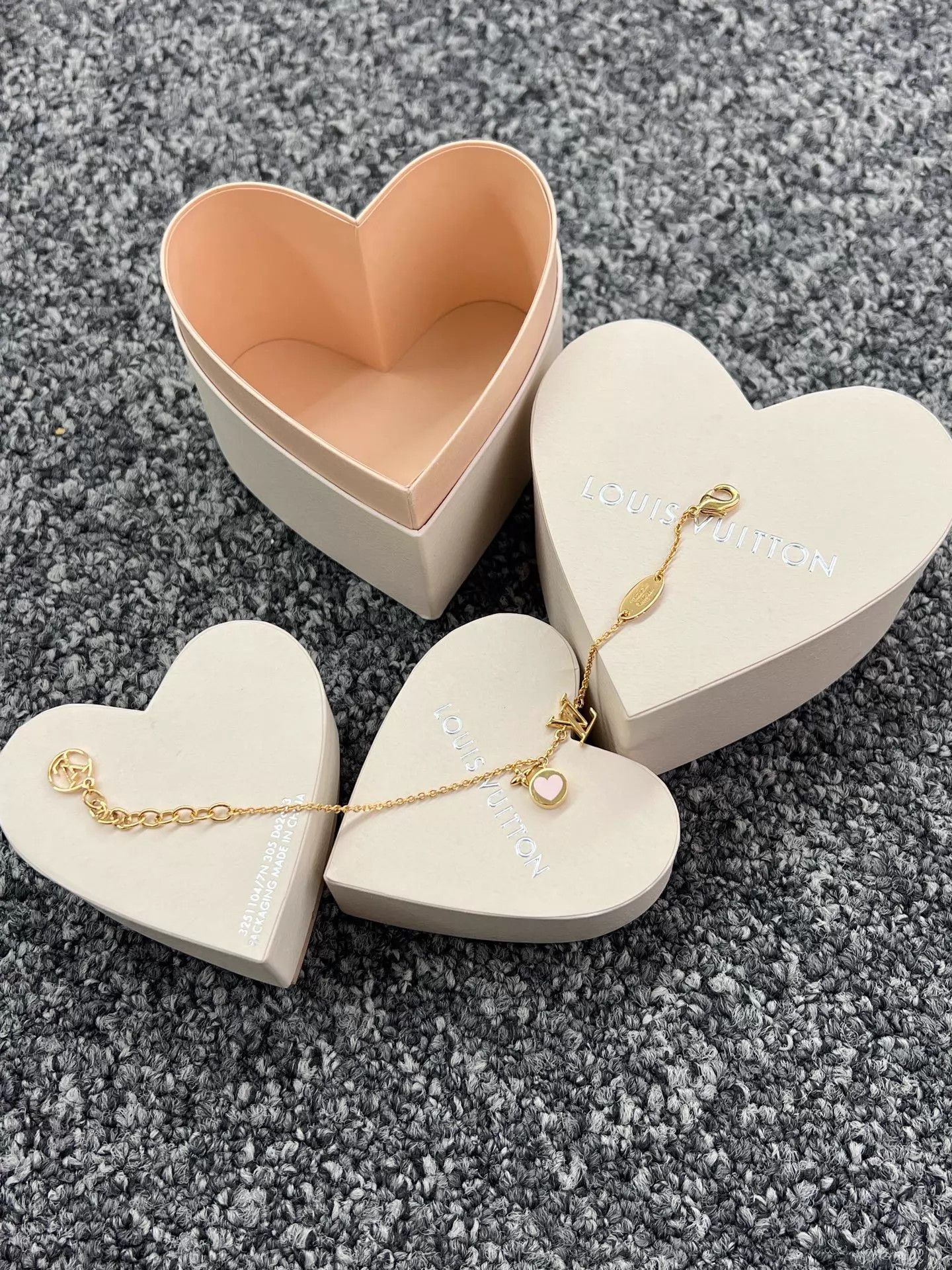 Louis Vuitton LV 25th Valentine Heart Bracelet Full Set Size ONE SIZE - 3 Thumbnail