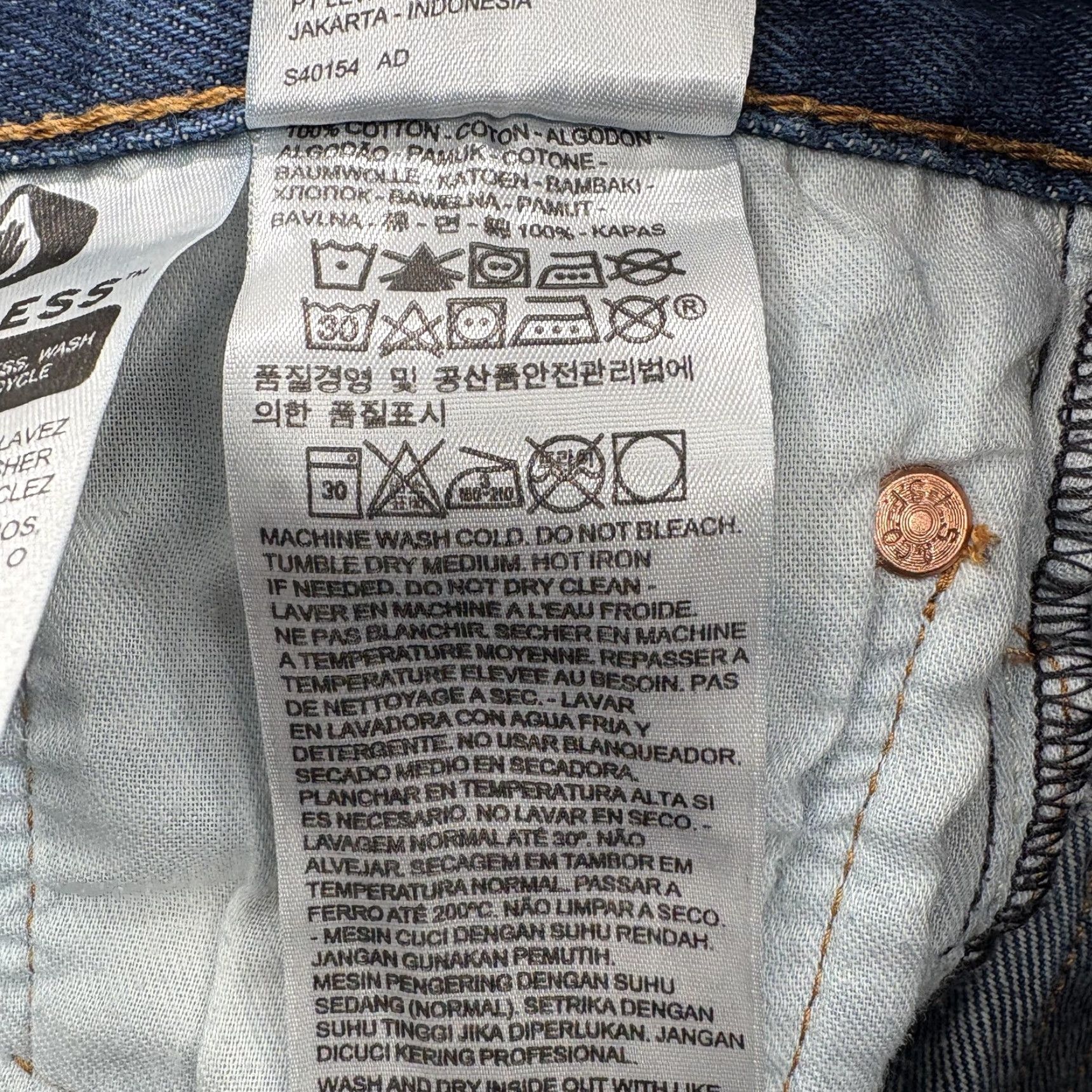 Levi's VINTAGE Levi's 501 Jeans Mens 36x30 Blue Medium Wash Button Fly Straight Denim Jeans Mens 36 Blue Medium 501 Straight Vintage Size US 36 / EU 52 - 7 Thumbnail
