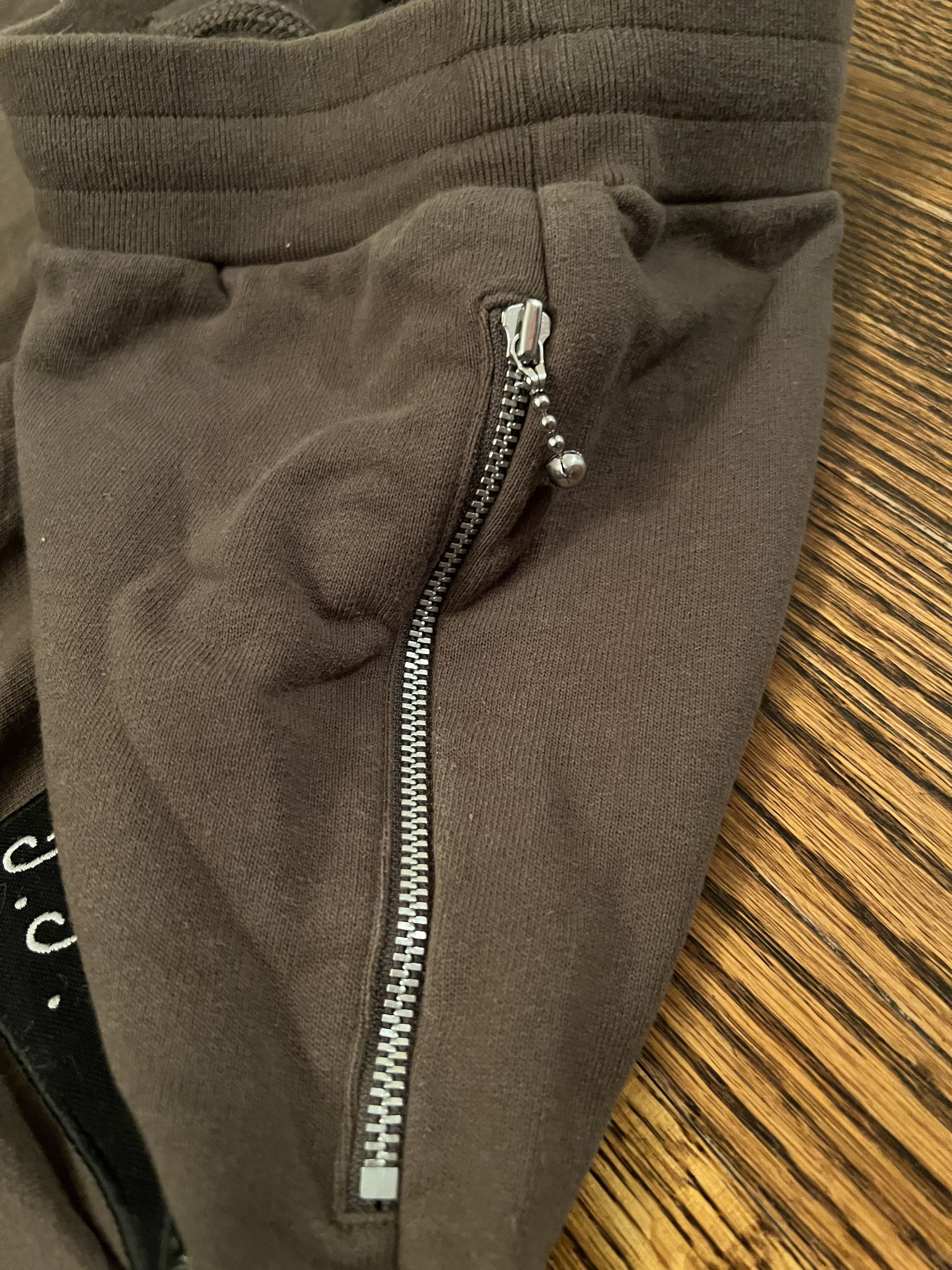Gosha Rubchinskiy Gosha Rubchinskiy Velcro Patch Olive Sweatpants Size Small Size US 26 / EU 42 - 6 Thumbnail