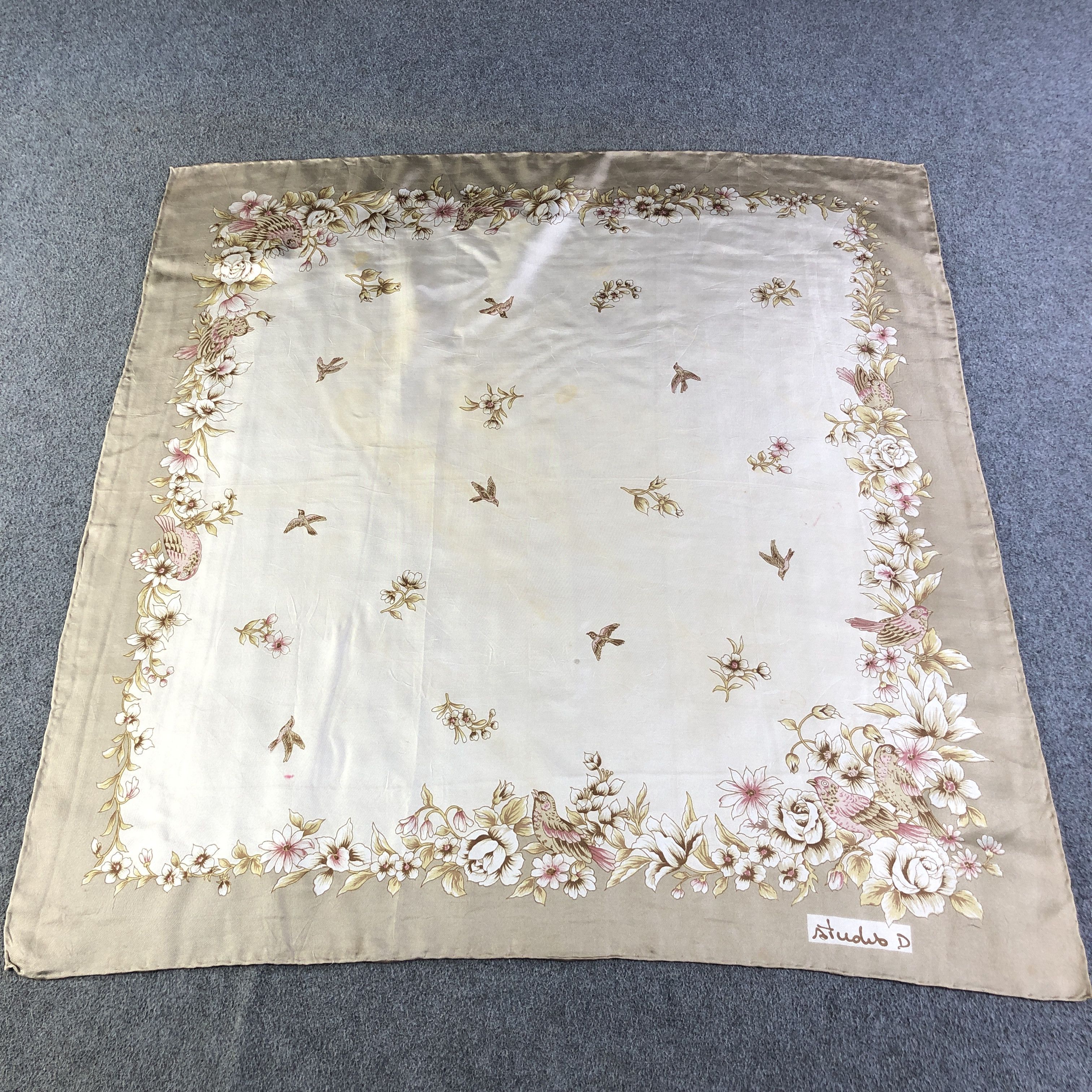 Japanese Brand Studio D Floral Hand Rolled Silk Scarf M1032 Size ONE SIZE - 2 Thumbnail