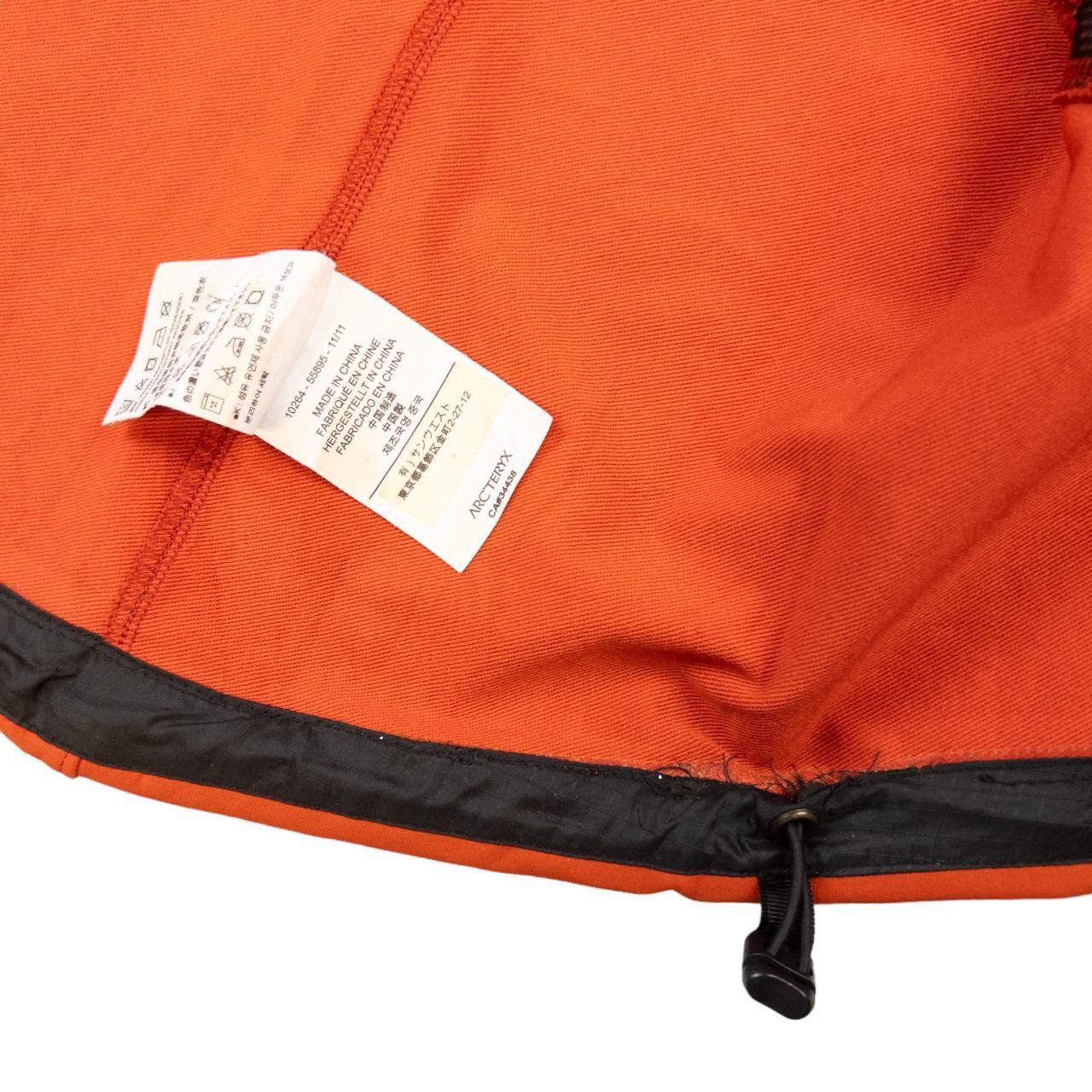 Arc'teryx Vintage Arcteryx Zip Up Jacket Size L Size US L / EU 52-54 / 3 - 6 Thumbnail