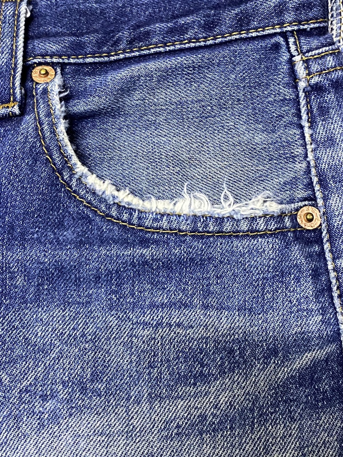 Levi's Vintage 90s Levi’s 501 Thrashed Destroyed Jeans Size US 30 / EU 46 - 8 Thumbnail