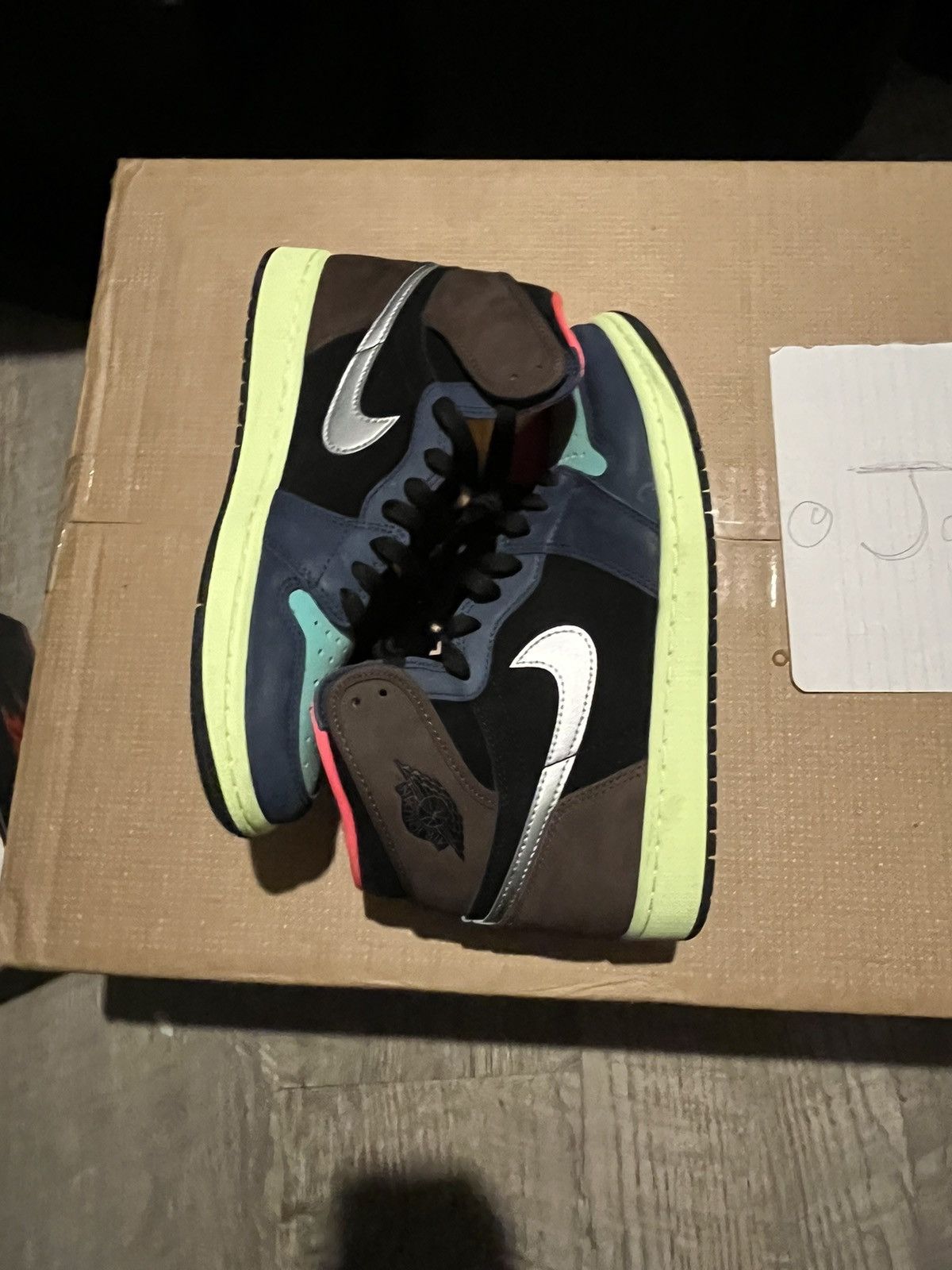 Jordan Brand × Nike Jordan 1s Size US 8.5 / EU 41-42 - 2 Thumbnail
