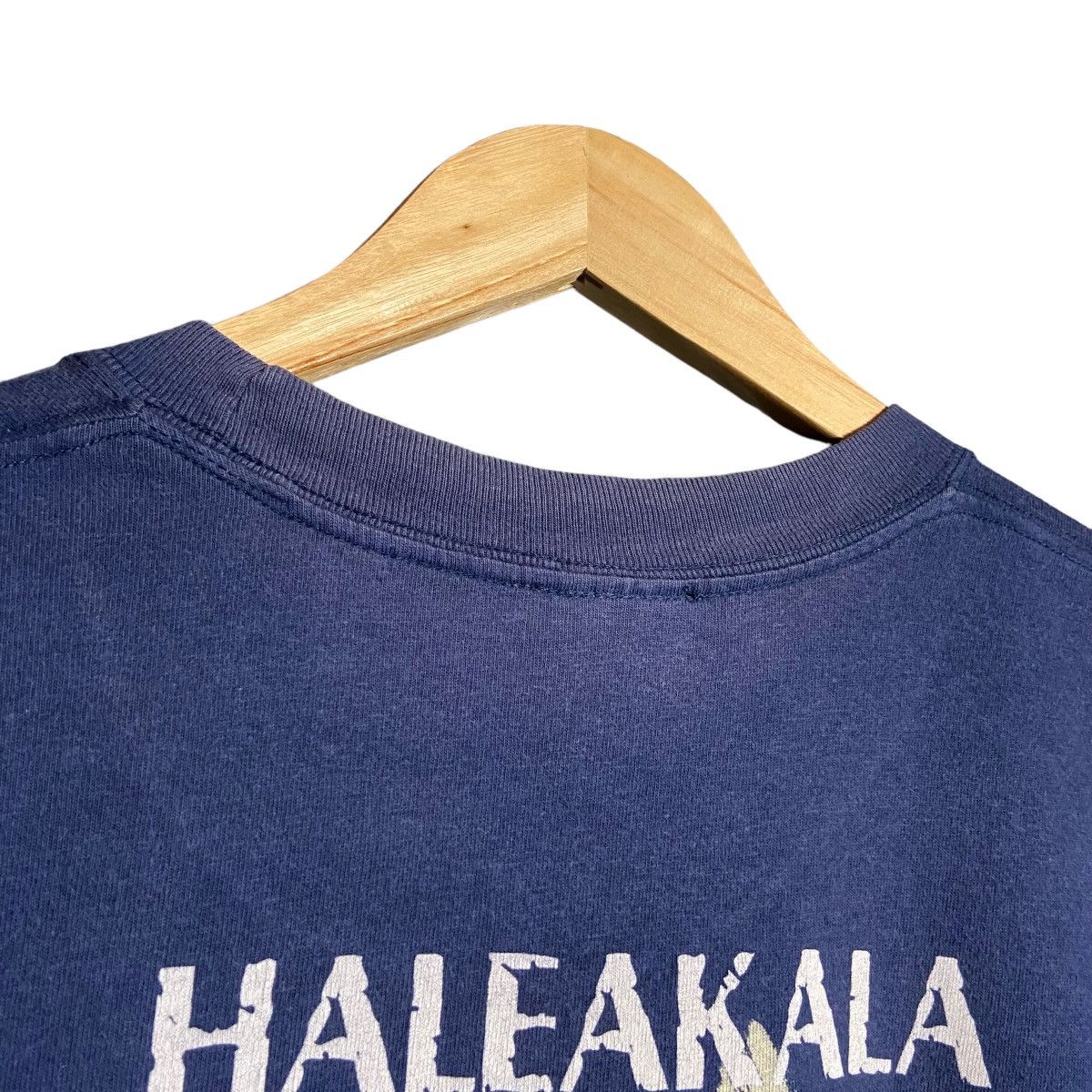 Vintage Vintage 90s Haleakala Maui Graphic Tee Size US XL / EU 56 / 4 - 6 Thumbnail