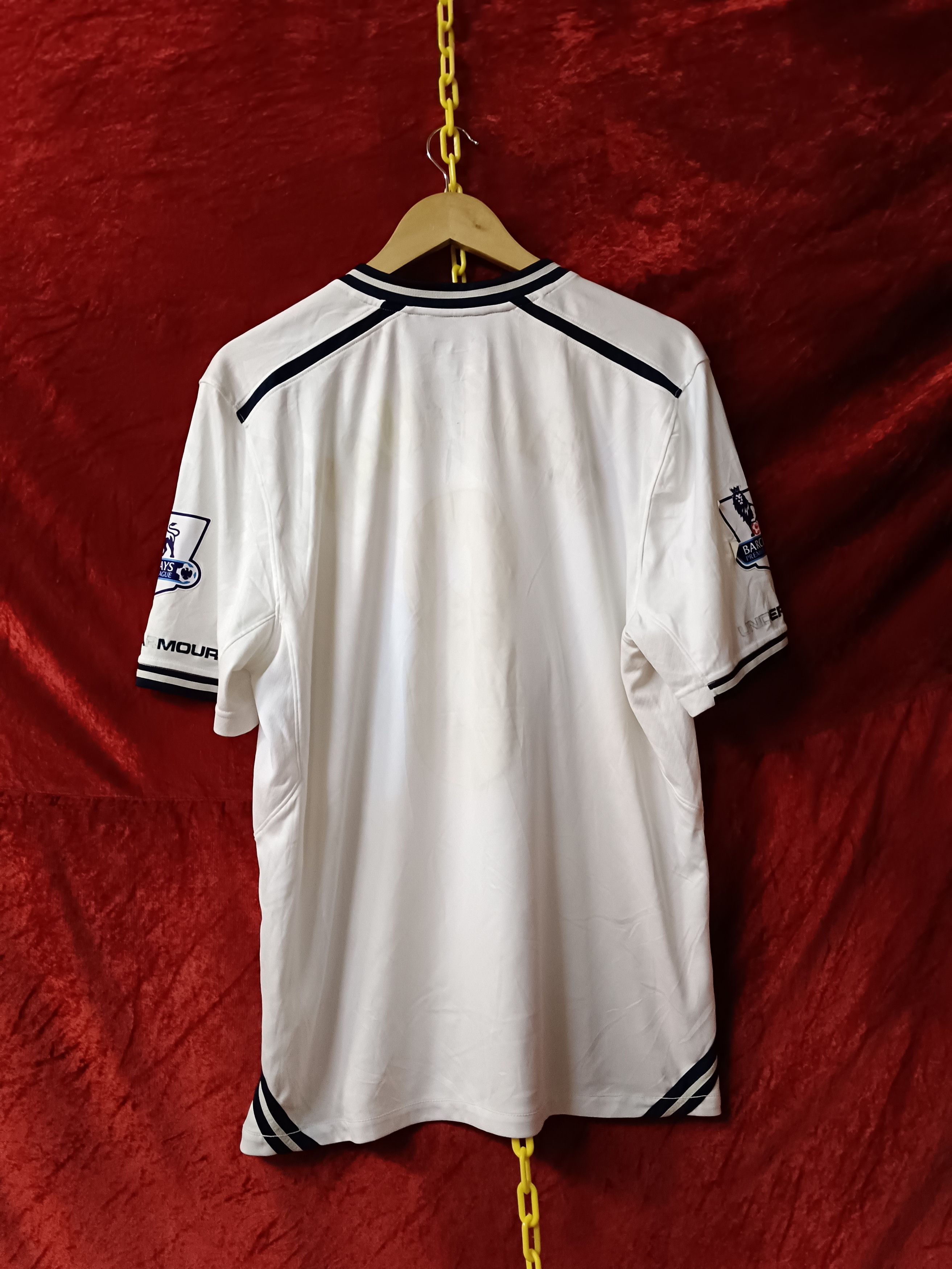 Under Armour Tottenham Hotspurs 2013/2014 Player Issue No 8 Paulinho Size US L / EU 52-54 / 3 - 16 Thumbnail