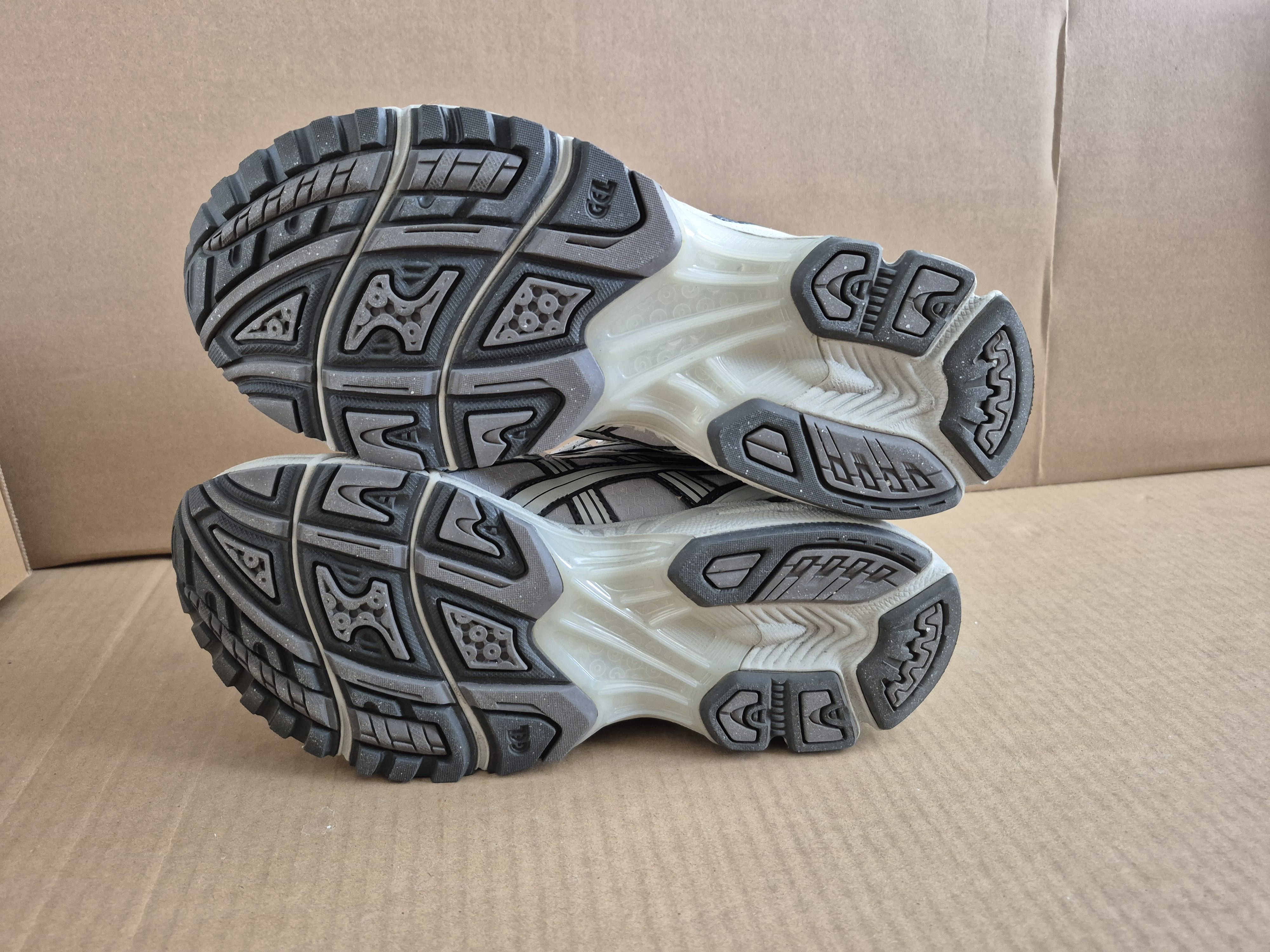 Asics Kayano 14 Size US 8 / EU 41 - 3 Thumbnail