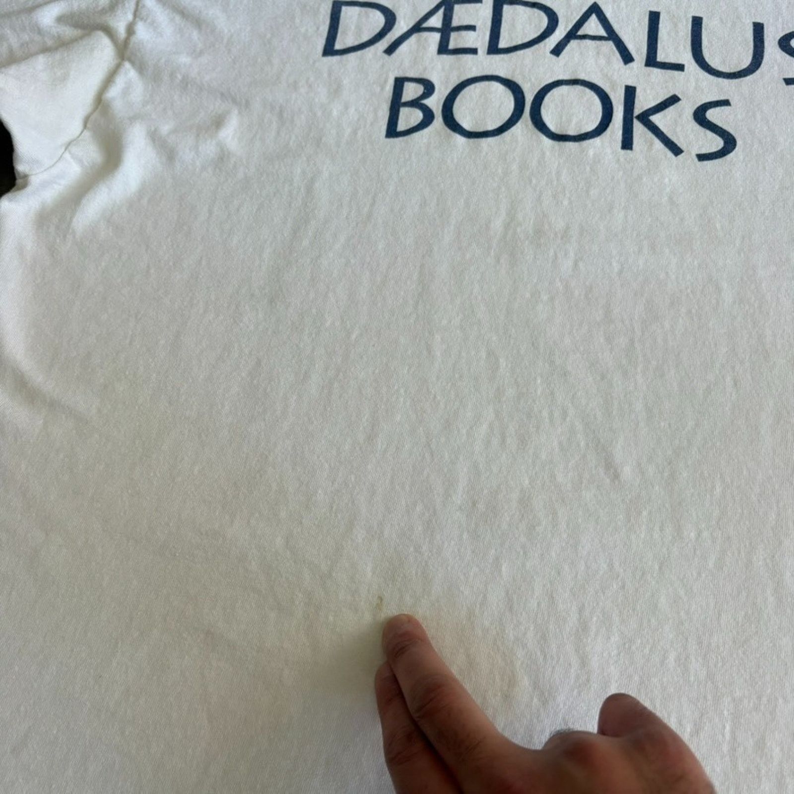 Vintage Vintage Daedalus Book Store T-Shirt Men's Size XL White Size US XL / EU 56 / 4 - 7 Thumbnail