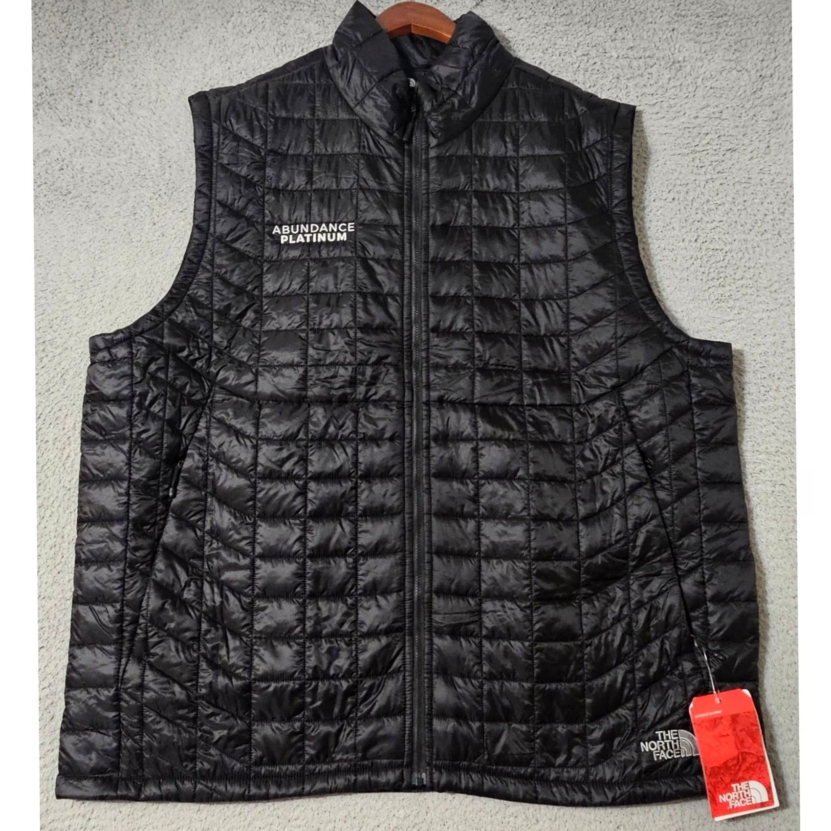 The North Face VINTAGE The North Face NF0A3LHD ThermoBall Trekker Vest Black 2XL NWT LOGO Mens Vest Size US XXL / EU 58 / 5 - 2 Thumbnail