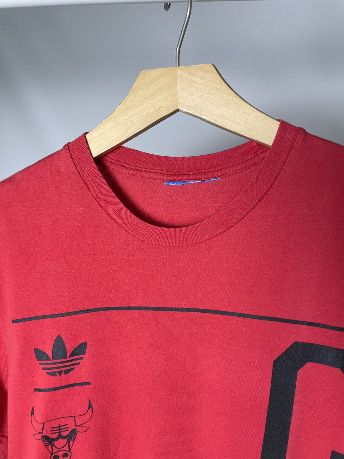 Adidas Adidas Originals x NBA 👹🏀 Chicago Bulls jersey tee t shirt Size US M / EU 48-50 / 2 - 6 Thumbnail