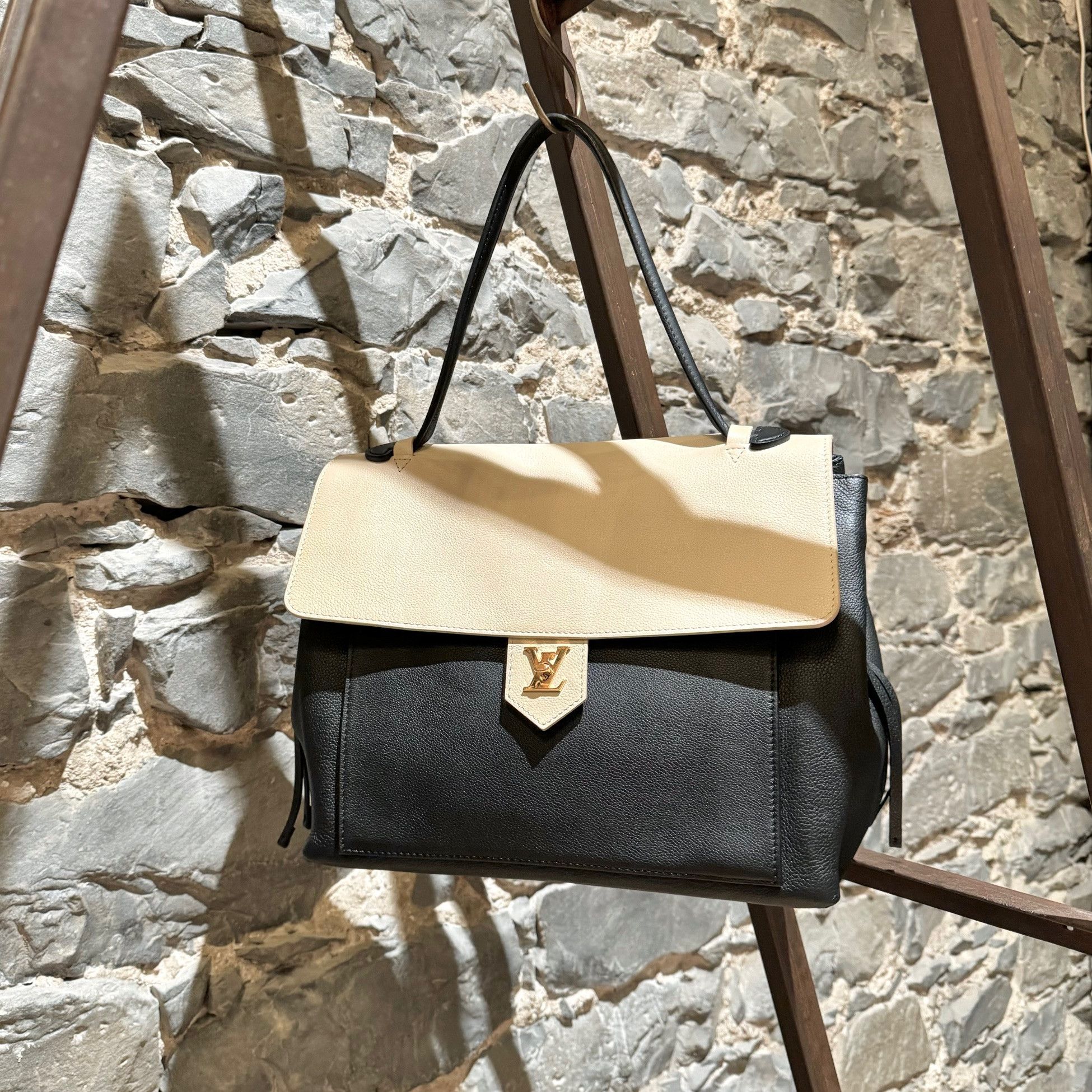 Louis Vuitton Louis Vuitton 2015 Black Vanilla Lockme MM Bag Size ONE SIZE - 2 Thumbnail