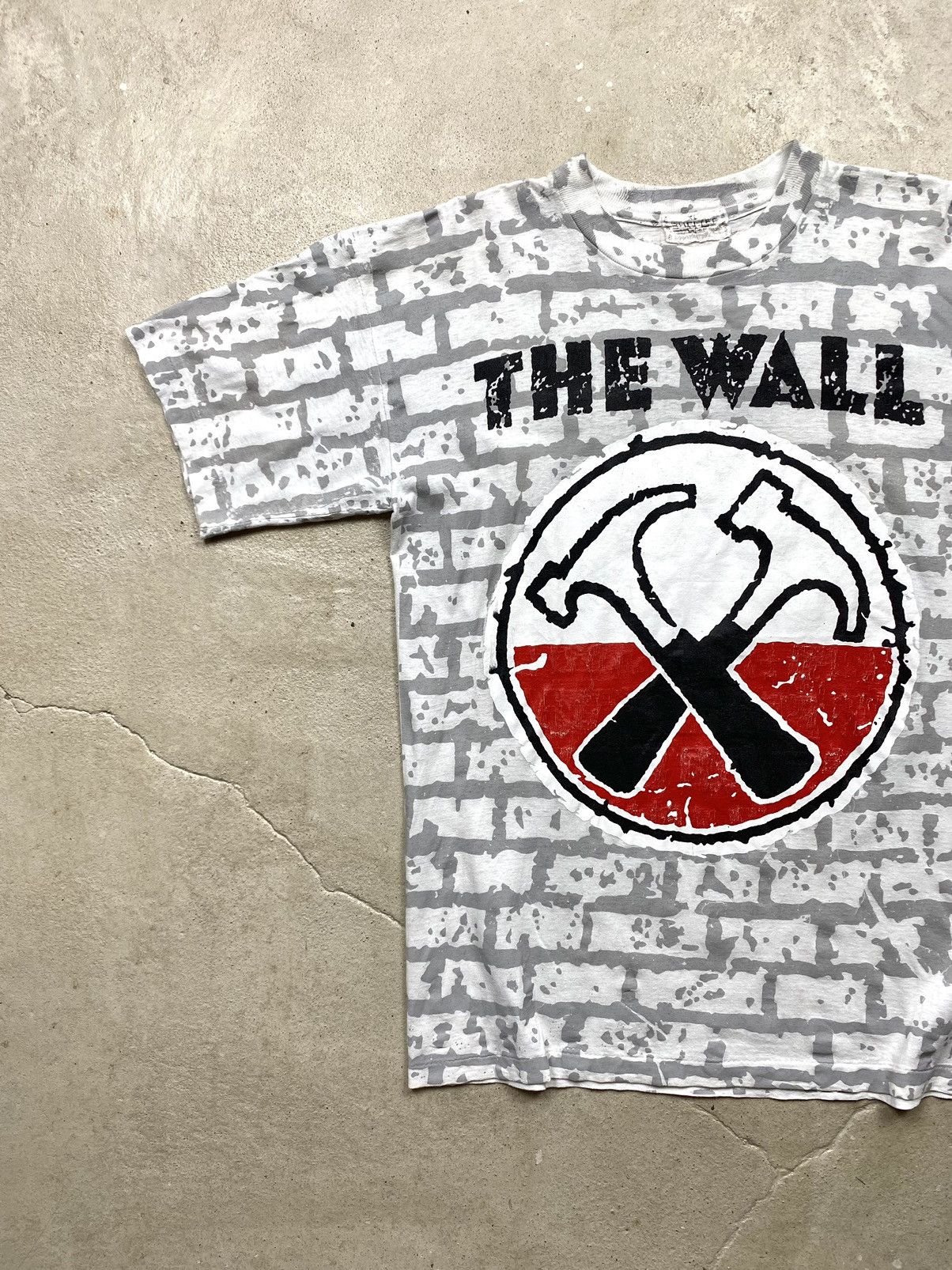 Band Tees Very Rare ! Vintage 1980’s Pink Floyd The Wall Album T Shirt Size US XL / EU 56 / 4 - 3 Thumbnail