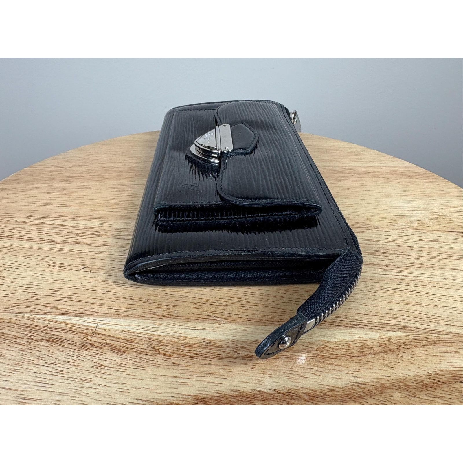 Louis Vuitton Authentic Louis Vuitton Black Epi Astrid Zippy Wallet w/ Box Size ONE SIZE - 3 Thumbnail