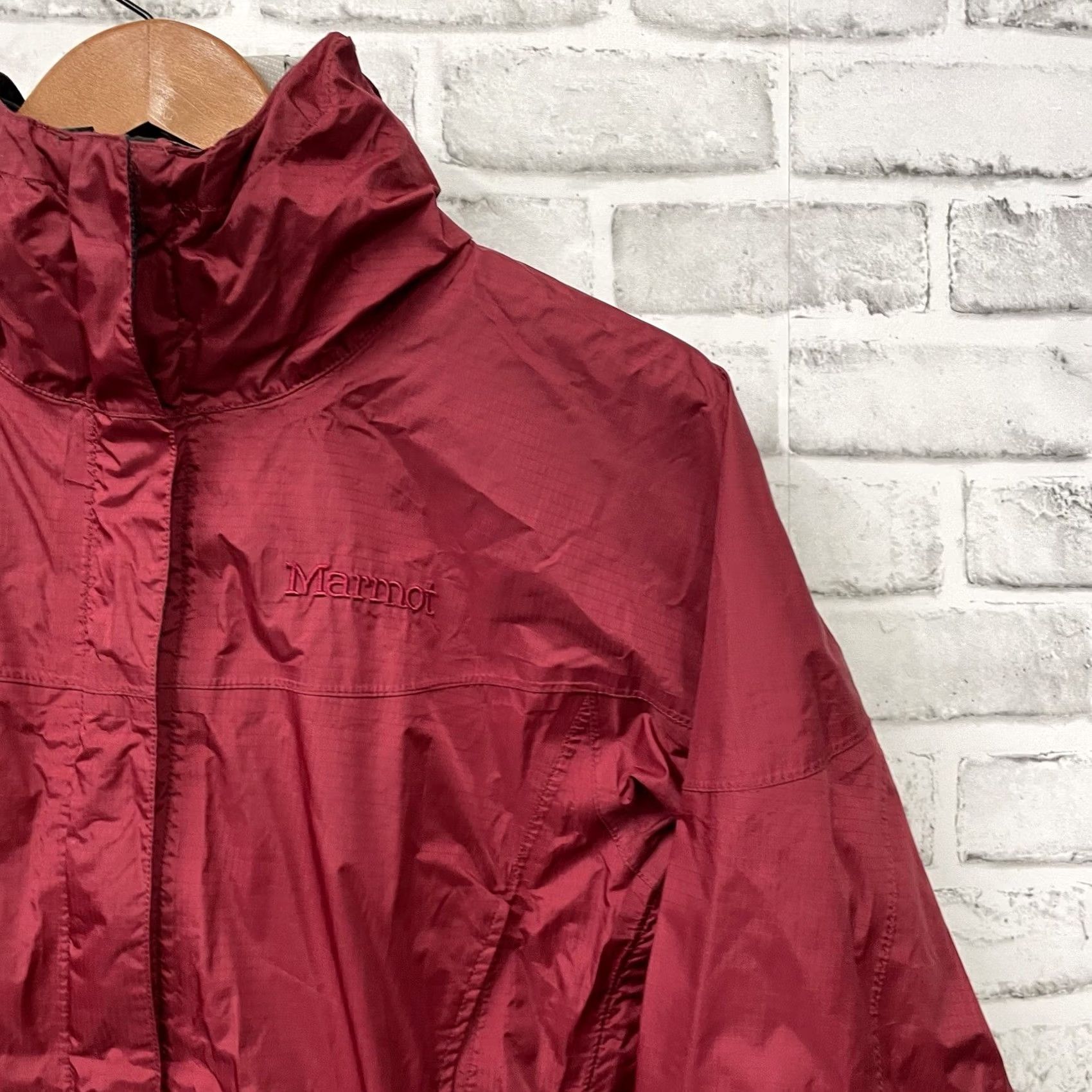 Marmot VINTAGE Marmot zip-up red hooded rain jacket Womens XS Size XS / US 0-2 / IT 36-38 - 2 Thumbnail