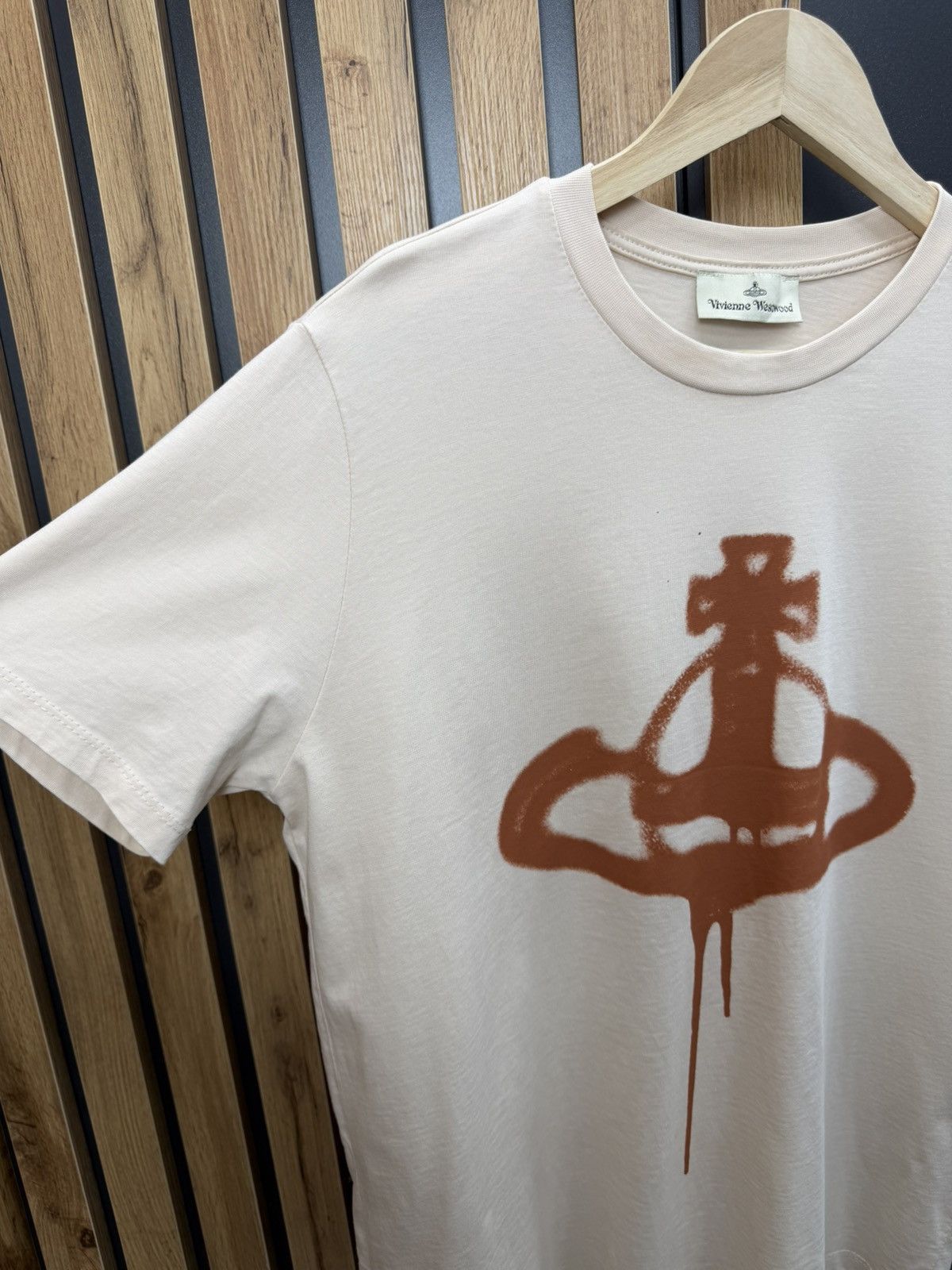 Vivienne Westwood Vivienne Westwood Orb Spray Logo T-Shirt Size M Size US M / EU 48-50 / 2 - 6 Thumbnail
