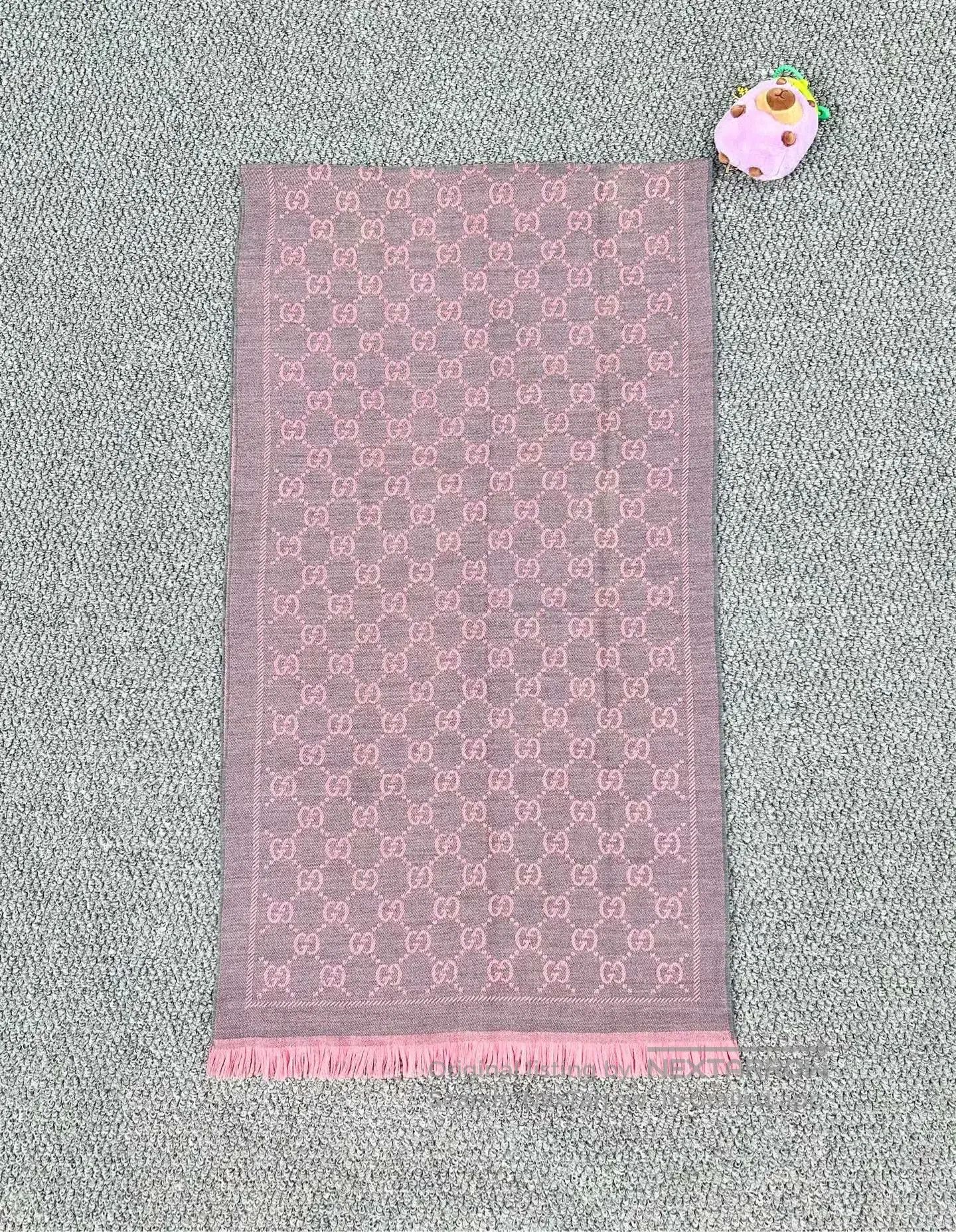 Gucci Guicci Gray-pink double-sided full print logo fringed wool Size ONE SIZE - 1 Thumbnail