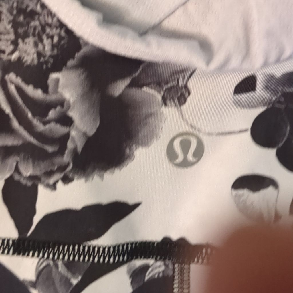 Lululemon Lululemon aria tank II brisk bloom size 6 Size M / US 6-8 / IT 42-44 - 4 Thumbnail