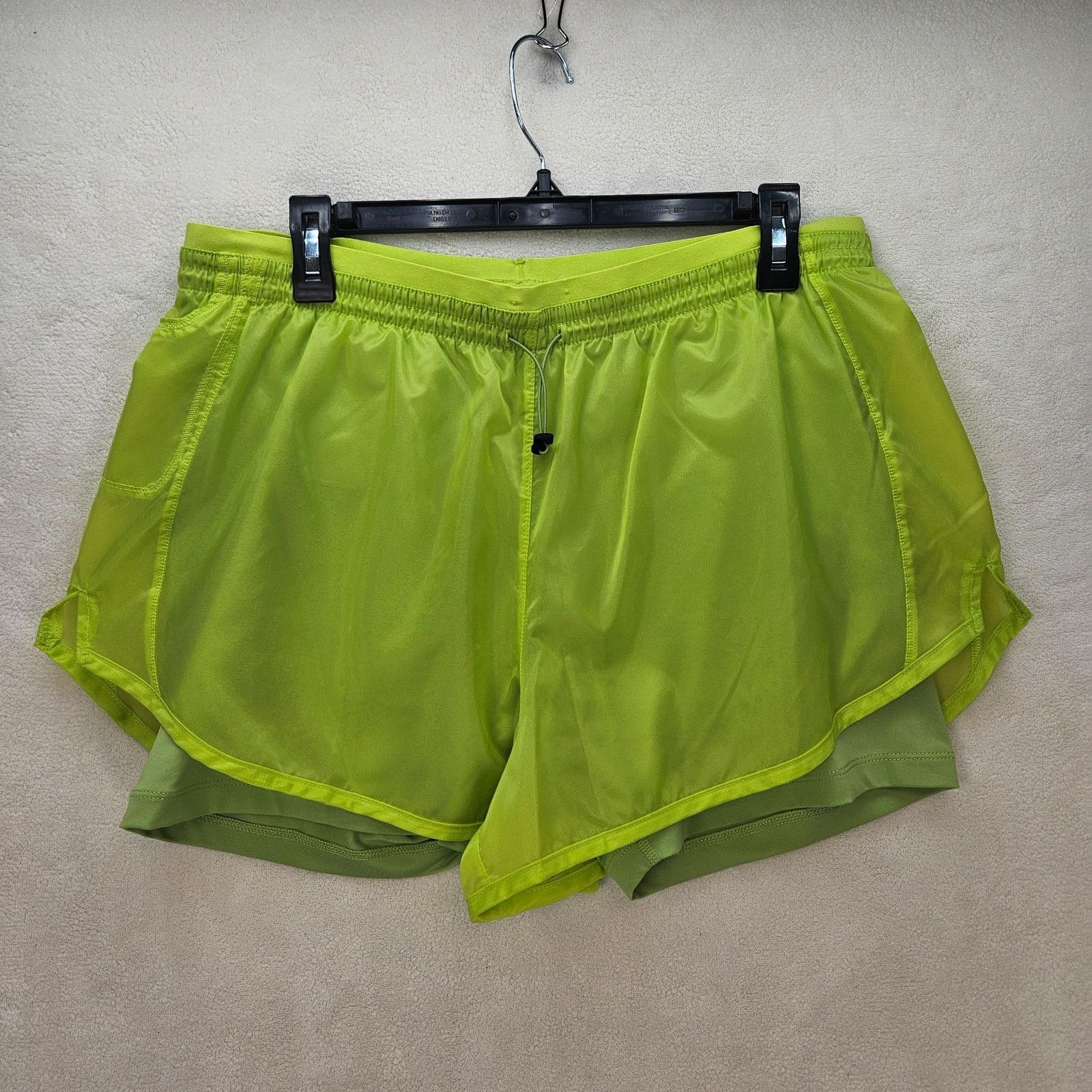 Nike NIKE WOMEN'S LARGE ICON CLASH TEMPO LUXE RUNNING SHORTS GRN Size 32" / US 10 / IT 46 - 1 Thumbnail