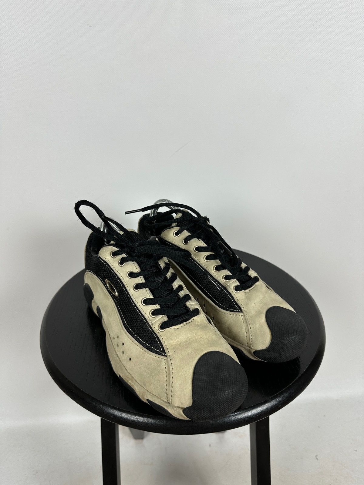 Oakley 00s Vintage Oakley Beige/Black Leather Low Top Sneakers Size US 6.5 / EU 39-40 - 6 Thumbnail