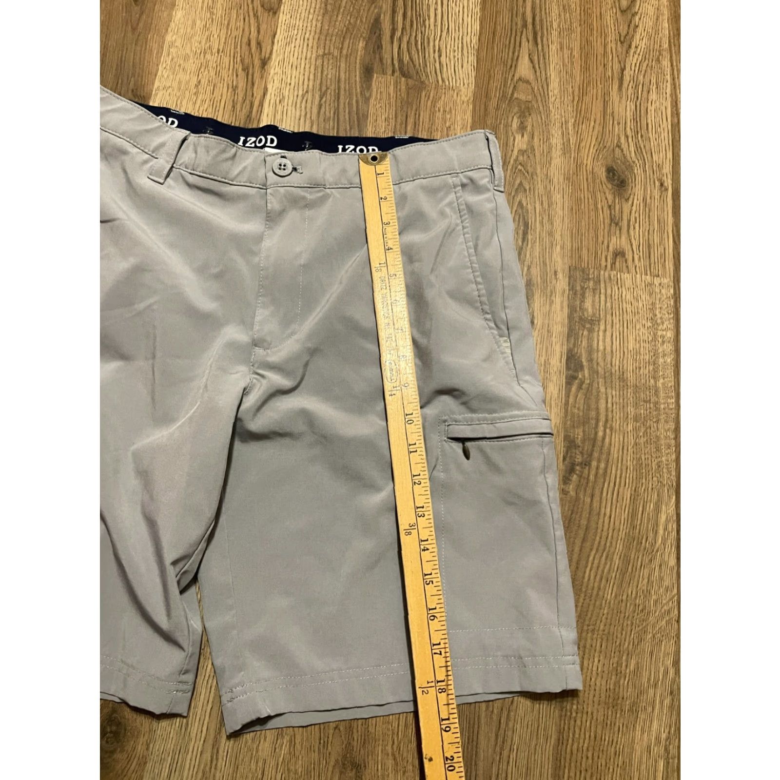 Izod IZOD Shorts Men 32 Gray Flat Front Casual Shorts with Zip Pockets Pockets | Regular Inseam 9 in Size US 32 / EU 48 - 7 Thumbnail