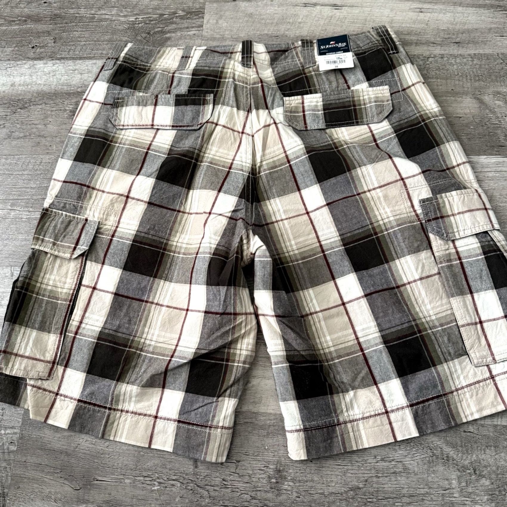 Vintage St John's Bay Madras Cargo Shorts Mens 38 Brown Plaid 100% Cotton NEW Regular Fit Flat Front Cargo Pocket Casual Summer Women? Mens Size US 38 / EU 54 - 8 Thumbnail