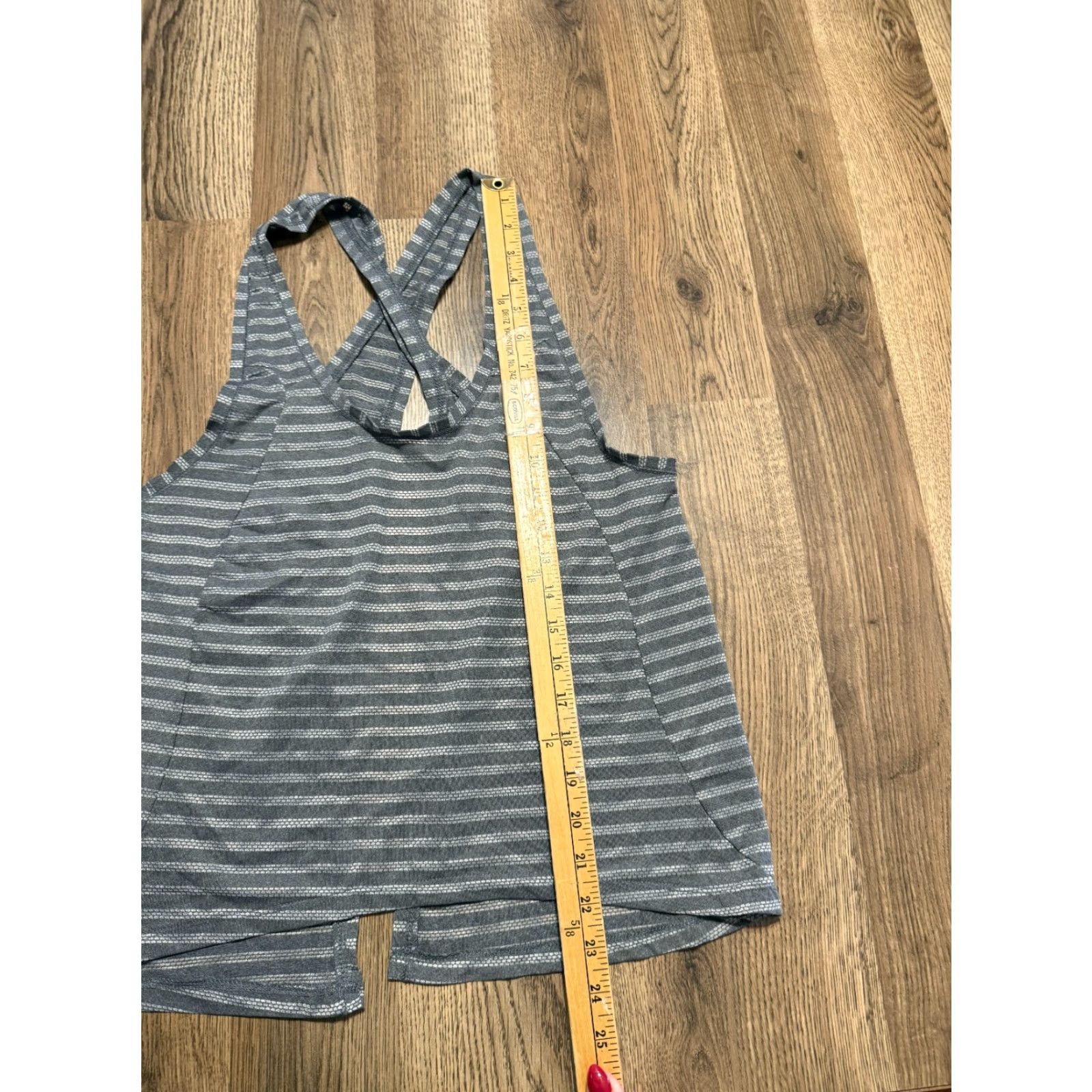 Vintage Zyia Active Shirt Women's Medium Gray Striped Open Back Tank Top Activewear Size M / US 6-8 / IT 42-44 - 7 Thumbnail