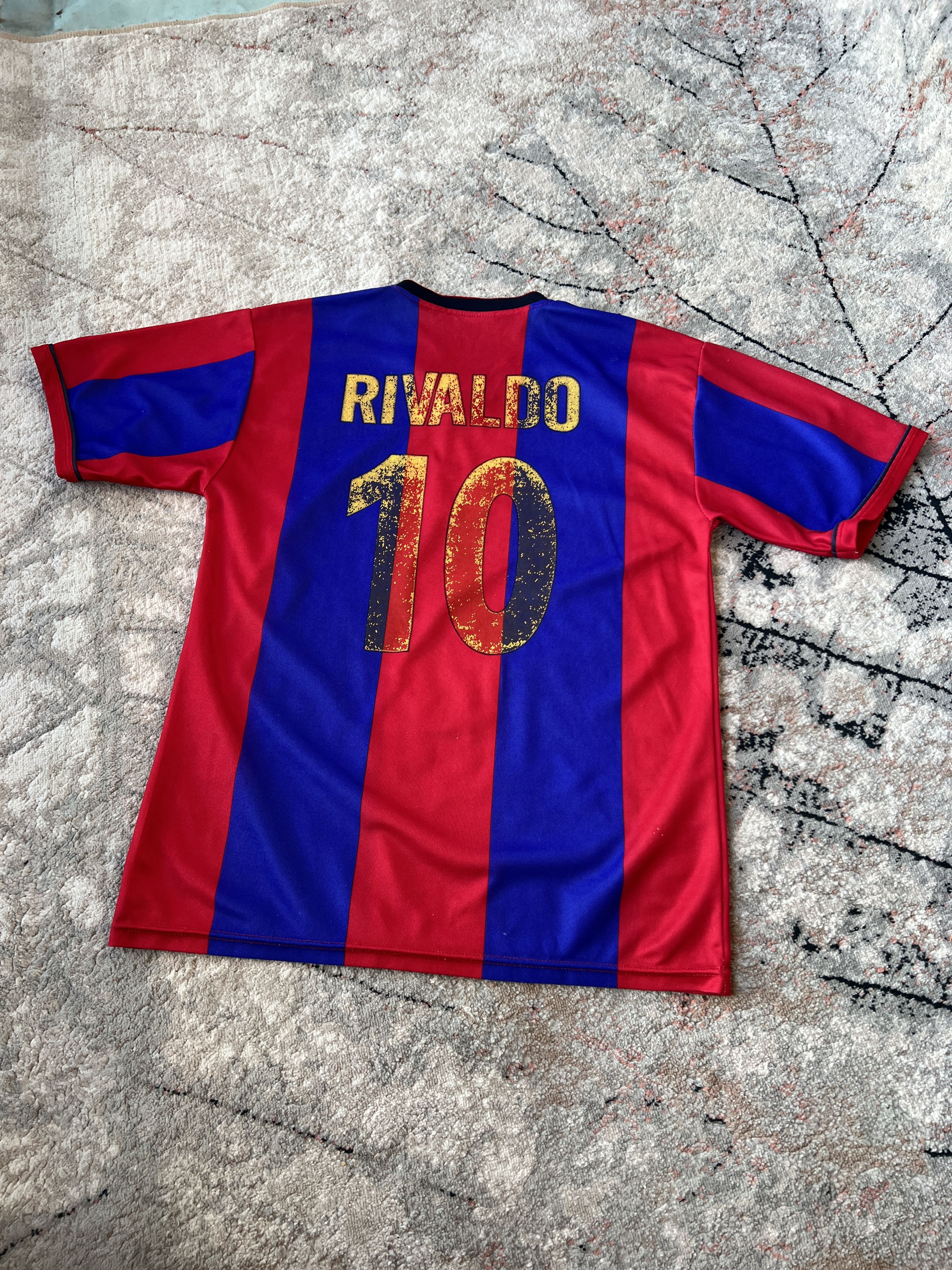 Vintage F.C. Barcelona Vintage Rivaldo 10 Jersey Size US S / EU 44-46 / 1 - 2 Thumbnail