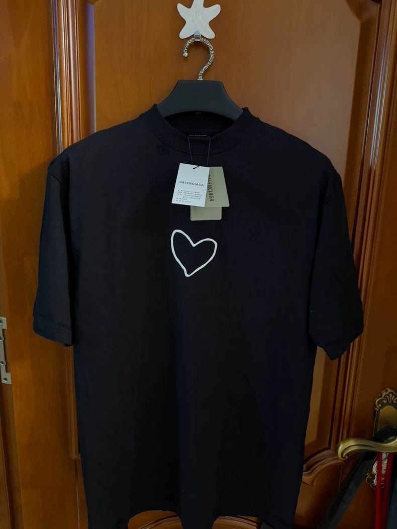 Balenciaga Balenciaga Paris Qixi Limited Edition Heart Short-Sleeve XXS Size Size US XXS / EU 40 - 1 Thumbnail