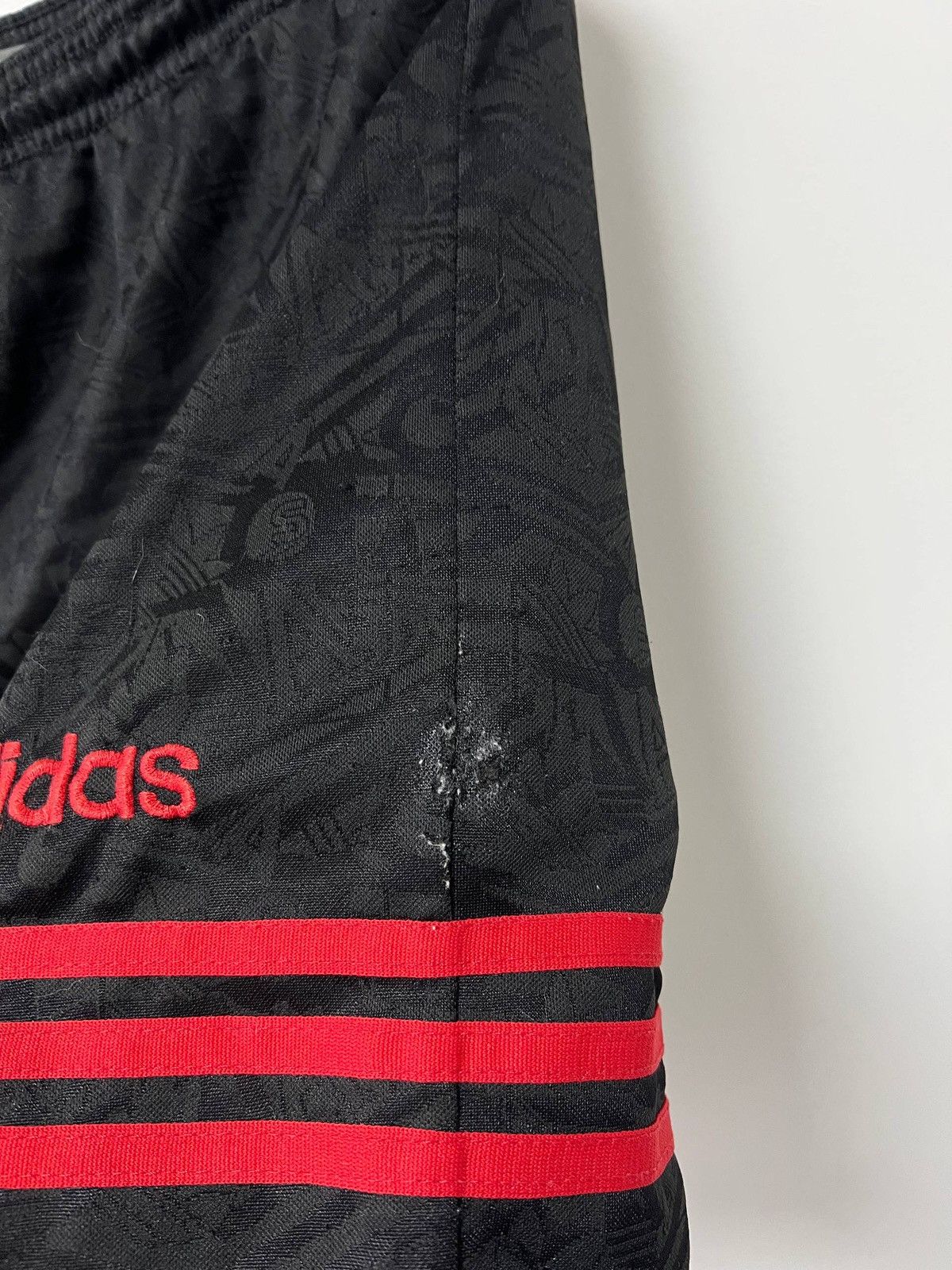 Adidas Vintage adidas shorts sz 32 made in United Kingdom Size US 32 / EU 48 - 9 Thumbnail