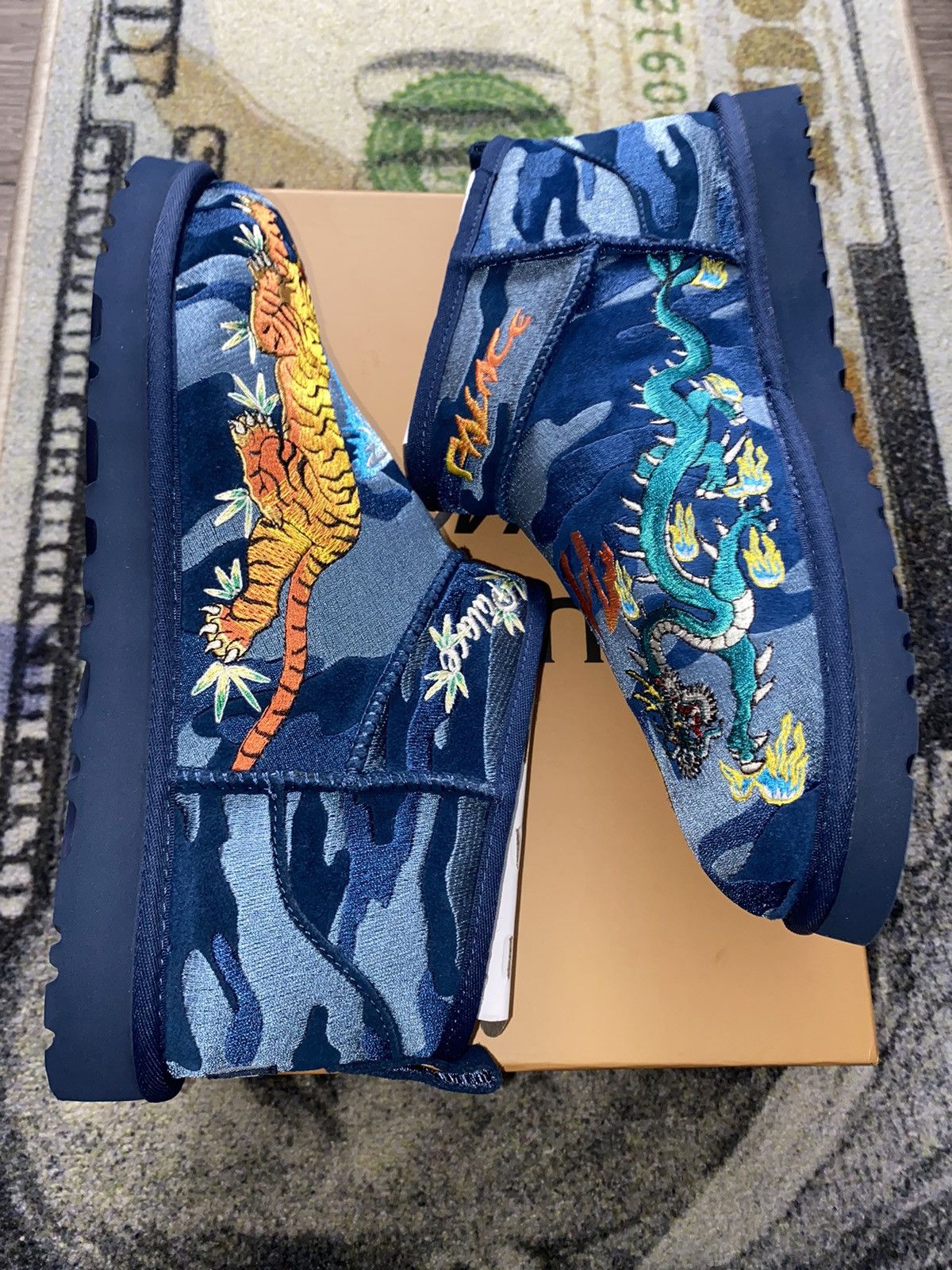 Palace × Ugg UGG Tasman Slipper Palace Navy Camo Size US 10 / EU 43 - 1 Thumbnail
