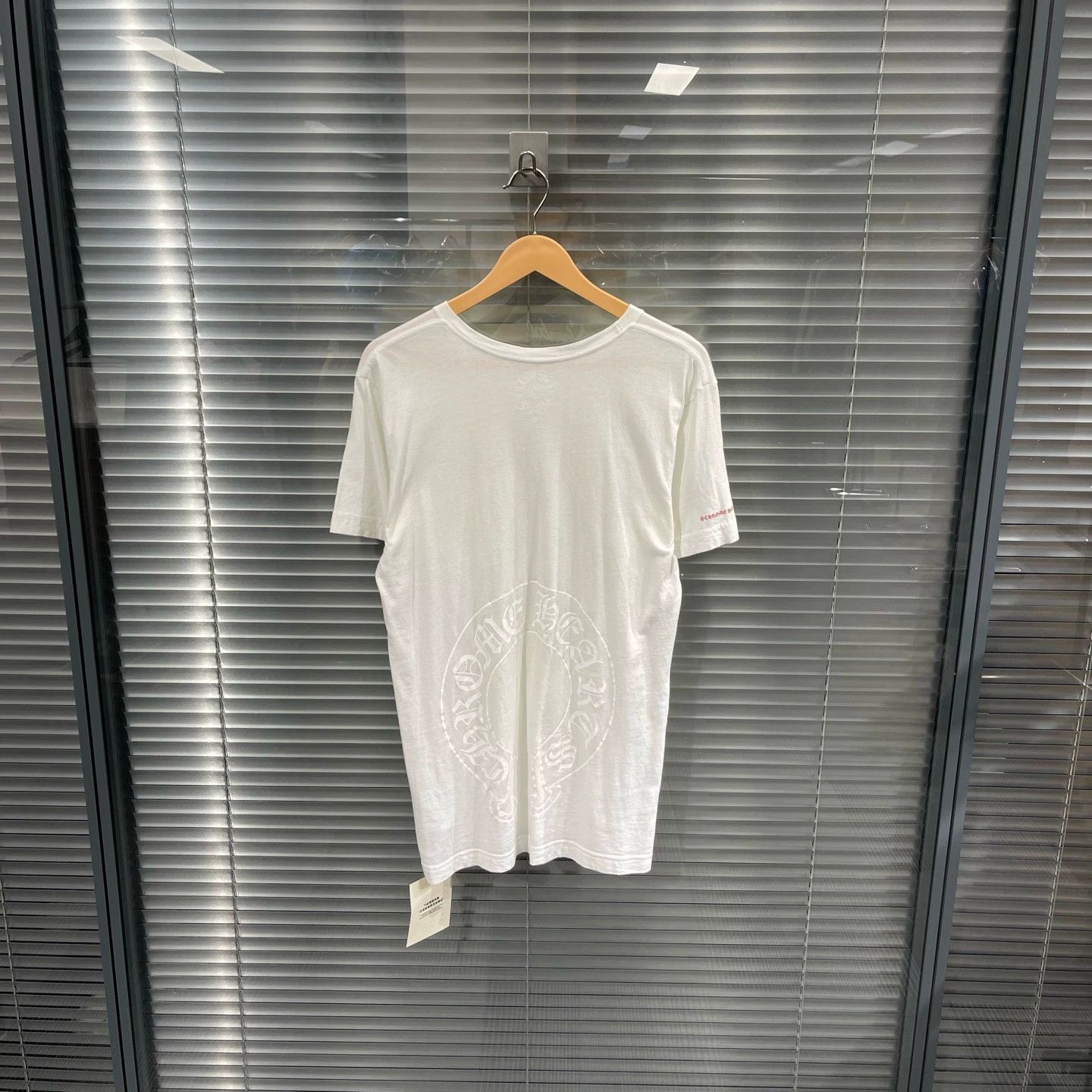 Chrome Hearts Chrome Hearts Pocket Red Scroll Back Horseshoe SS Tee M 99New Size US M / EU 48-50 / 2 - 2 Thumbnail