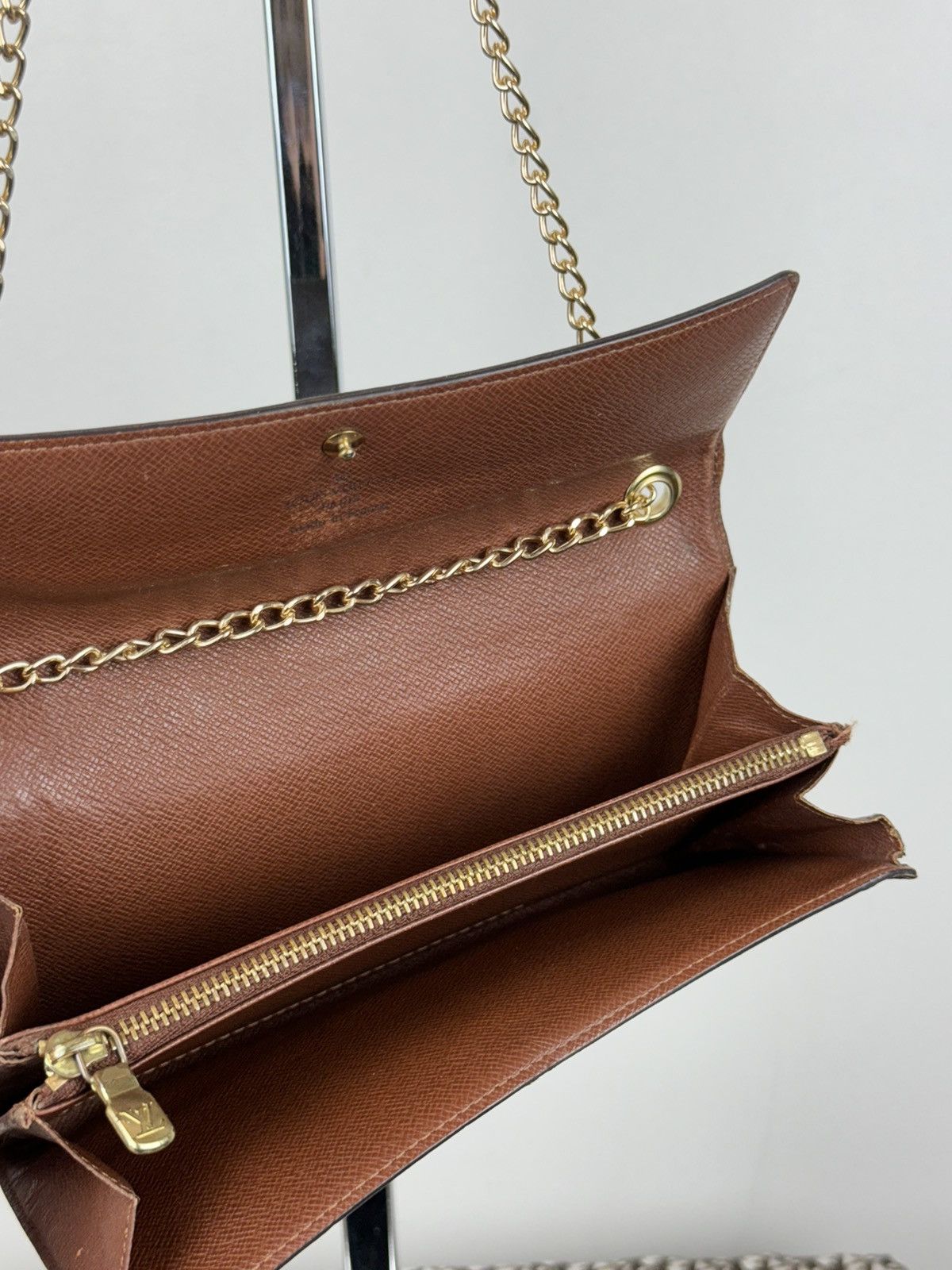 Louis Vuitton Vintage mini leather bag Louis Vuitton LV original item Size ONE SIZE - 4 Thumbnail