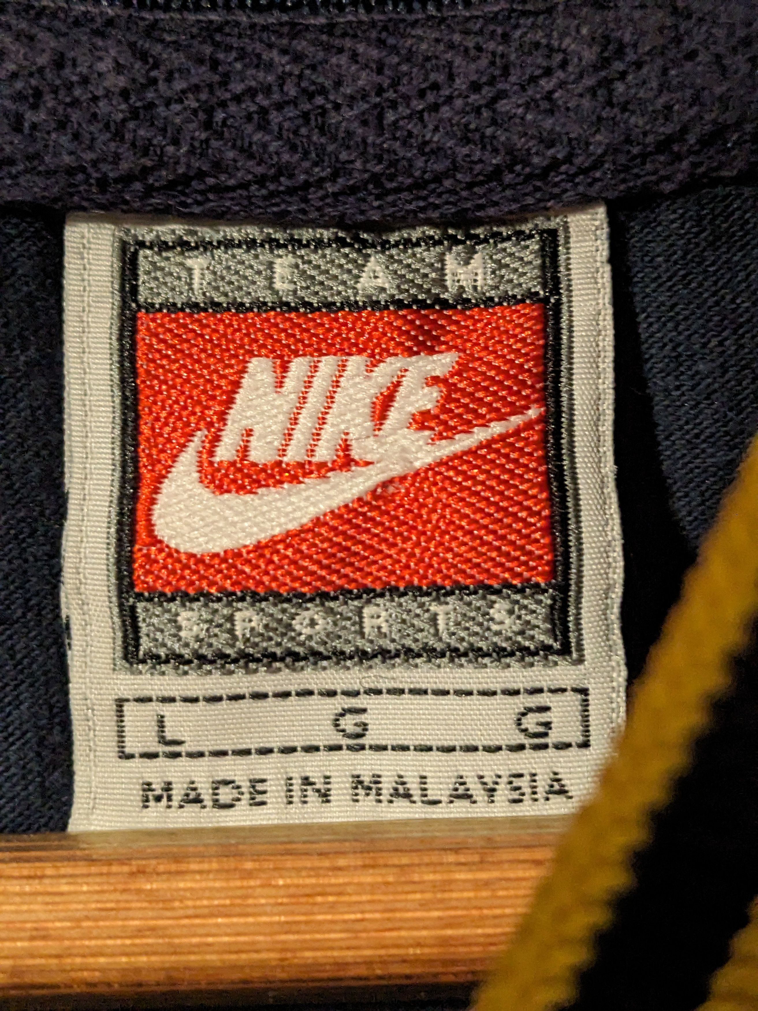 Vintage Vintage 90s Nike Team Michigan University Snap Up T-Shirt Size US L / EU 52-54 / 3 - 5 Thumbnail