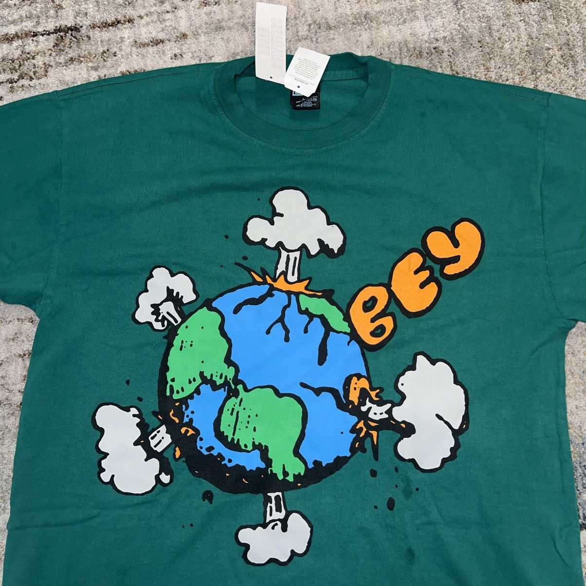 Obey NEW OBEY Clothing Smokey World Tee T-Shirt size Large Size US L / EU 52-54 / 3 - 2 Thumbnail