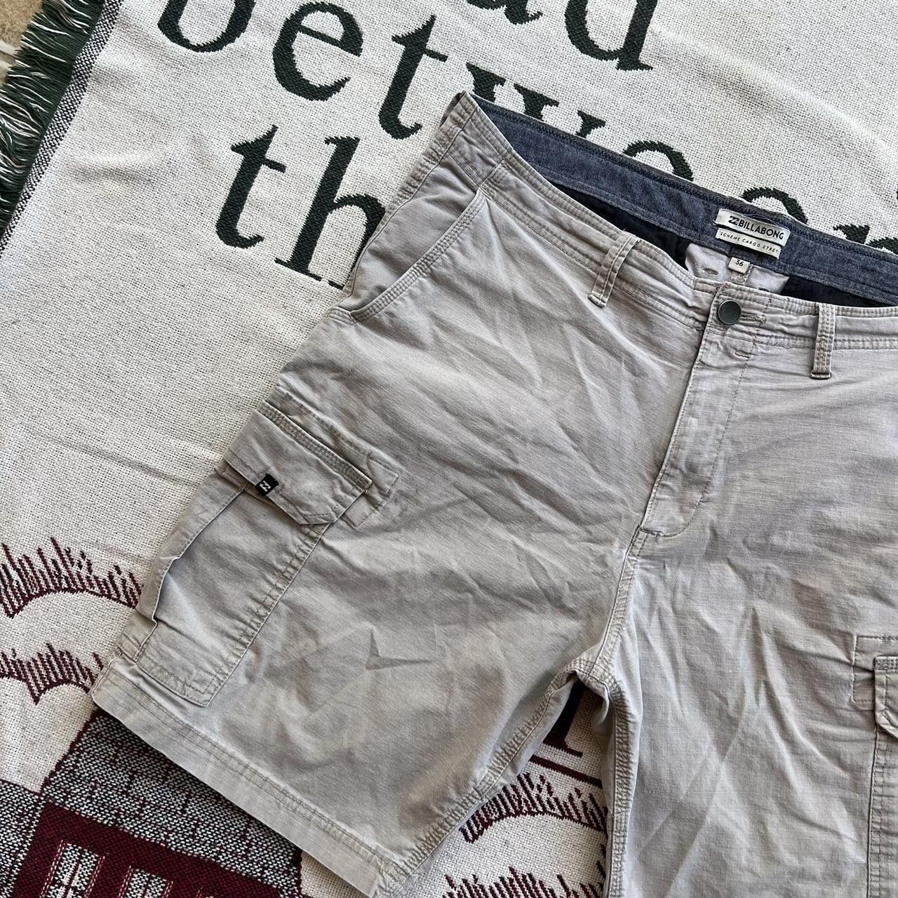 Vintage Crazy Vintage Y2K/2000s Baggy BillaBong Cream Skater Style Cargo Shorts! Size US 36 / EU 52 - 2 Thumbnail