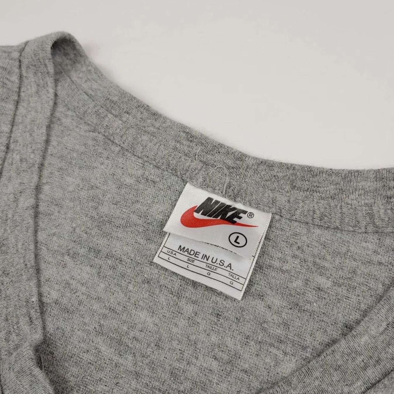 Nike VINTAGE Nike V Neck T Shirt Gray 90s Swoosh Logo USA Made Mens L Shirt Athletic Shirt Size US L / EU 52-54 / 3 - 4 Thumbnail