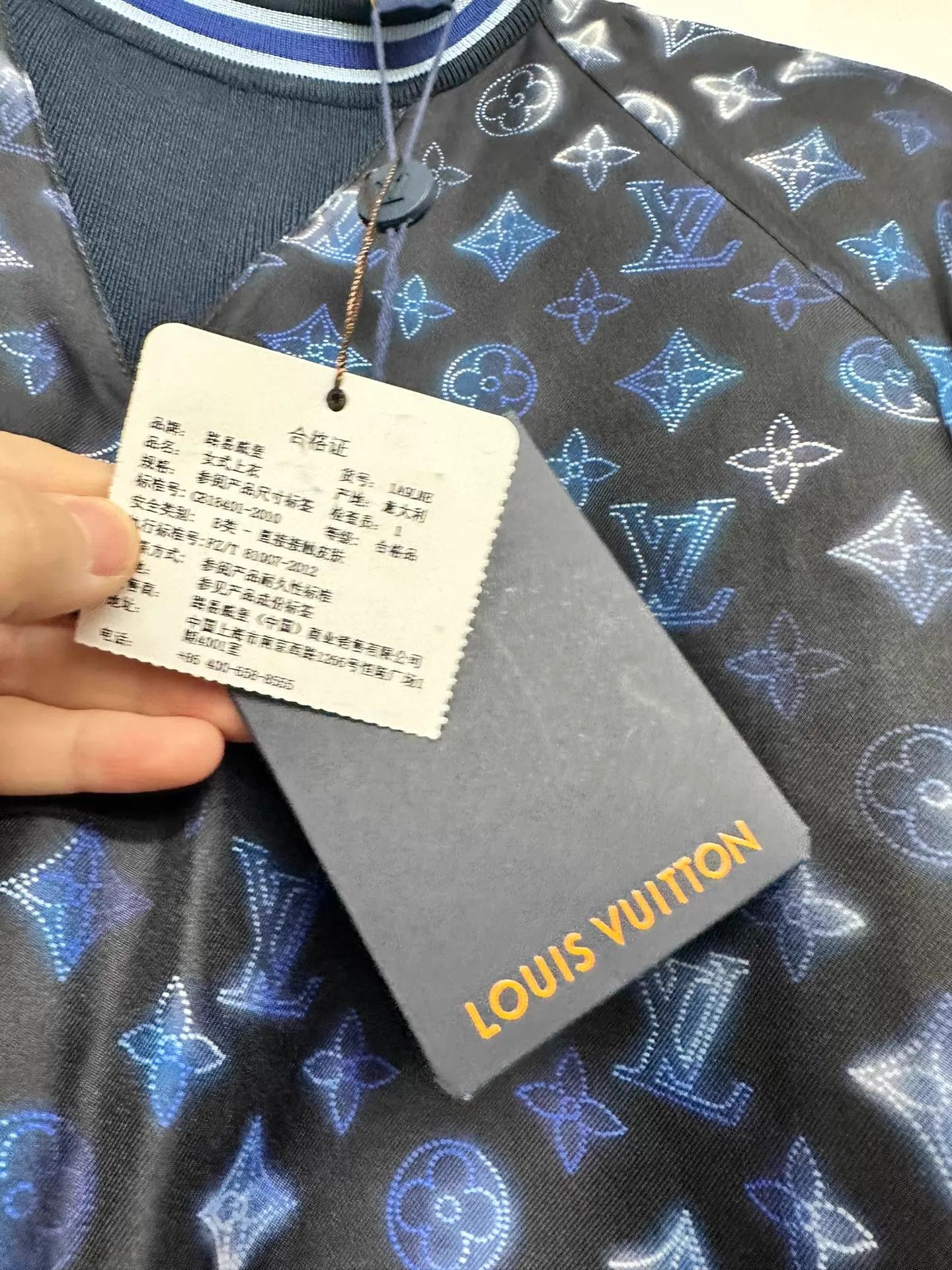 Louis Vuitton Louis Vuitton allover top women's XS new with tags Size XS / US 0-2 / IT 36-38 - 6 Thumbnail