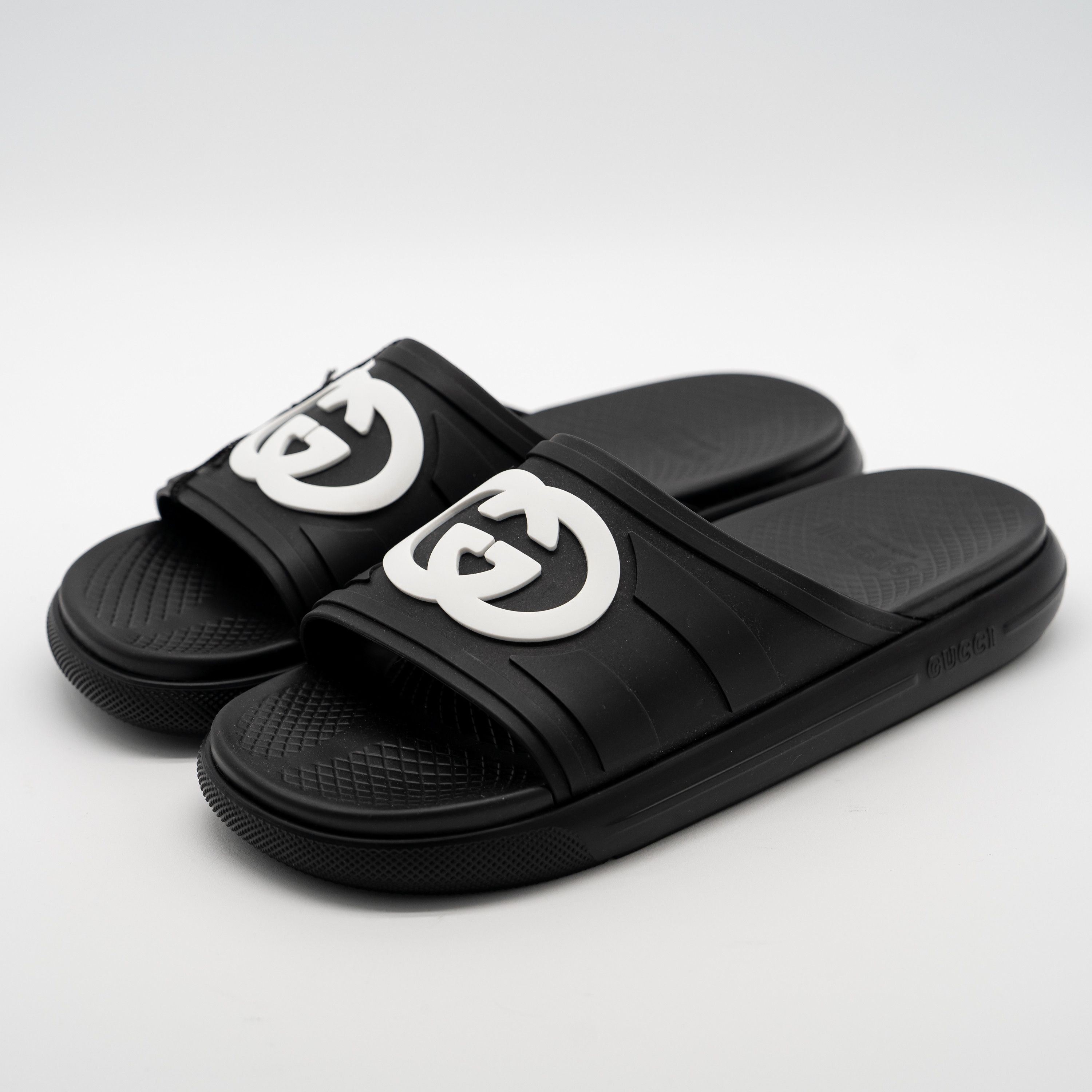 Gucci 14.5 US Gucci Black GG Rubber Slides Sandals White Size US 15 / EU 48 - 1 Thumbnail