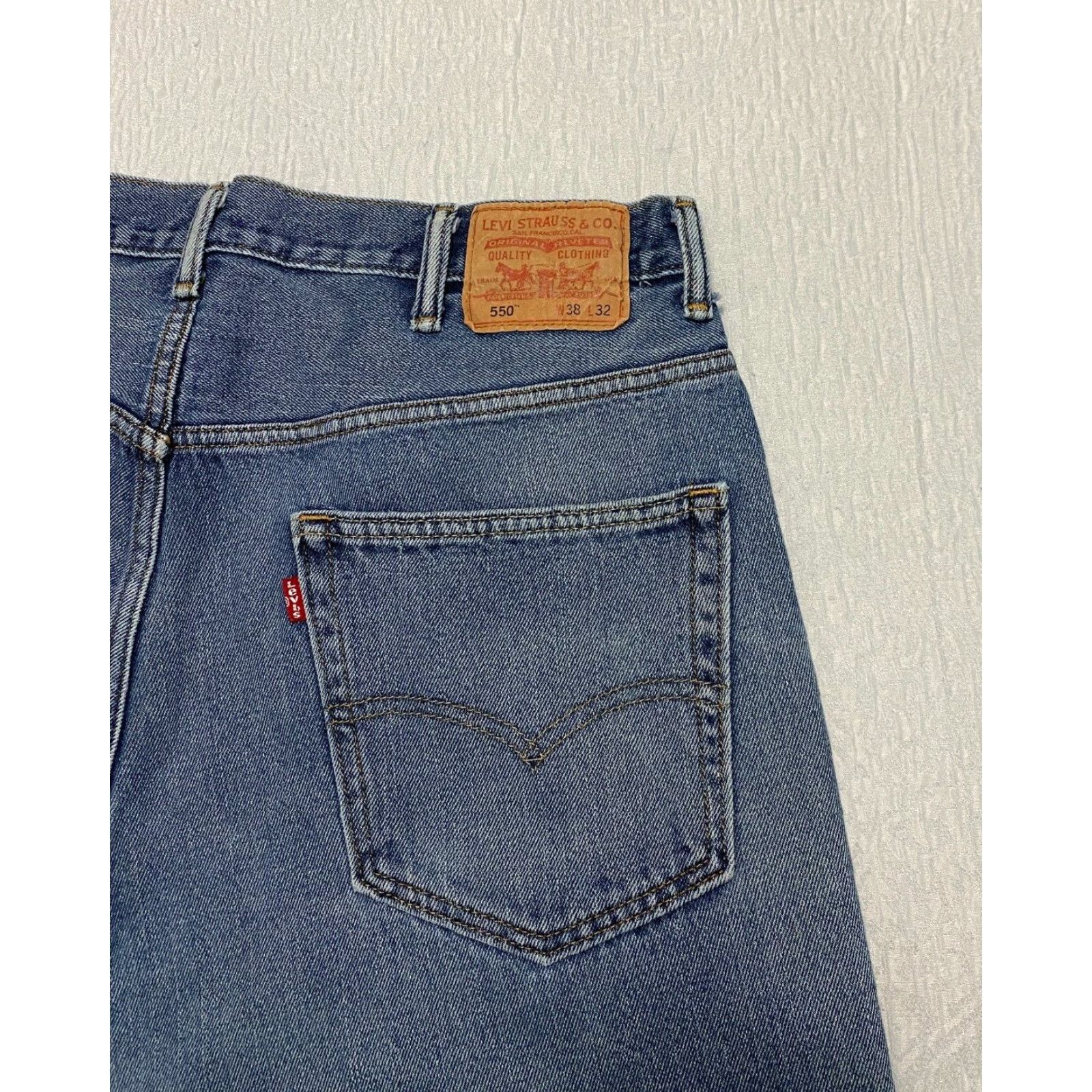 Levi's VINTAGE Levis 550 Jeans Mens 38×32 Blue Denim Relaxed Fit 5-Pocket Levi's 100% Cotton Jeans Mens Blue Denim Straight Size US 38 / EU 54 - 3 Thumbnail