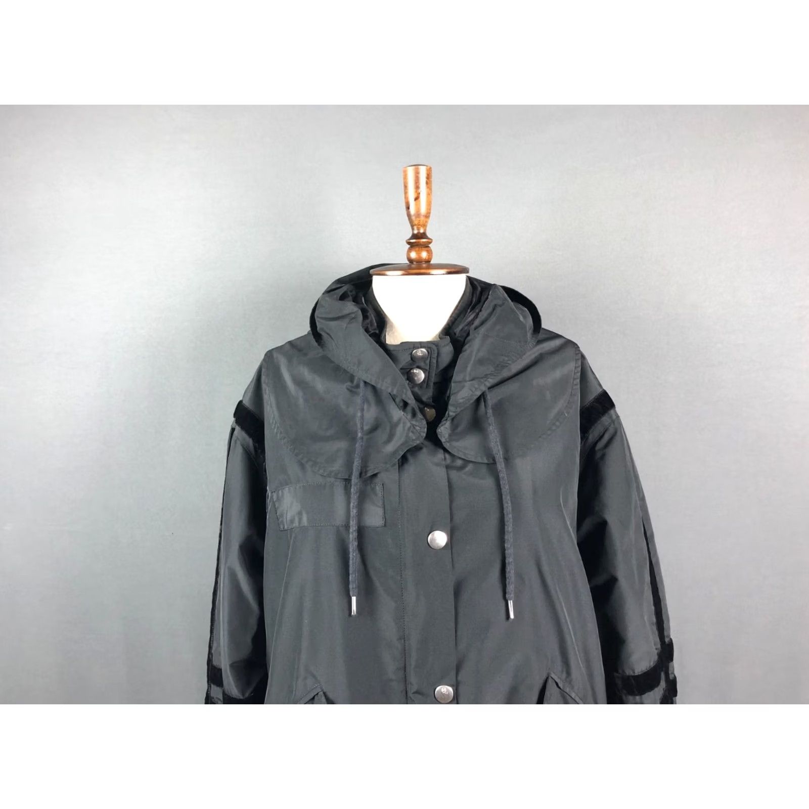 Alexander McQueen Alexander McQueen Full Zip Hooded Jacket Women Size 38 Black Polyester Snap Zip Casual Modern Classic Jacket Size XS / US 0-2 / IT 36-38 - 6 Thumbnail