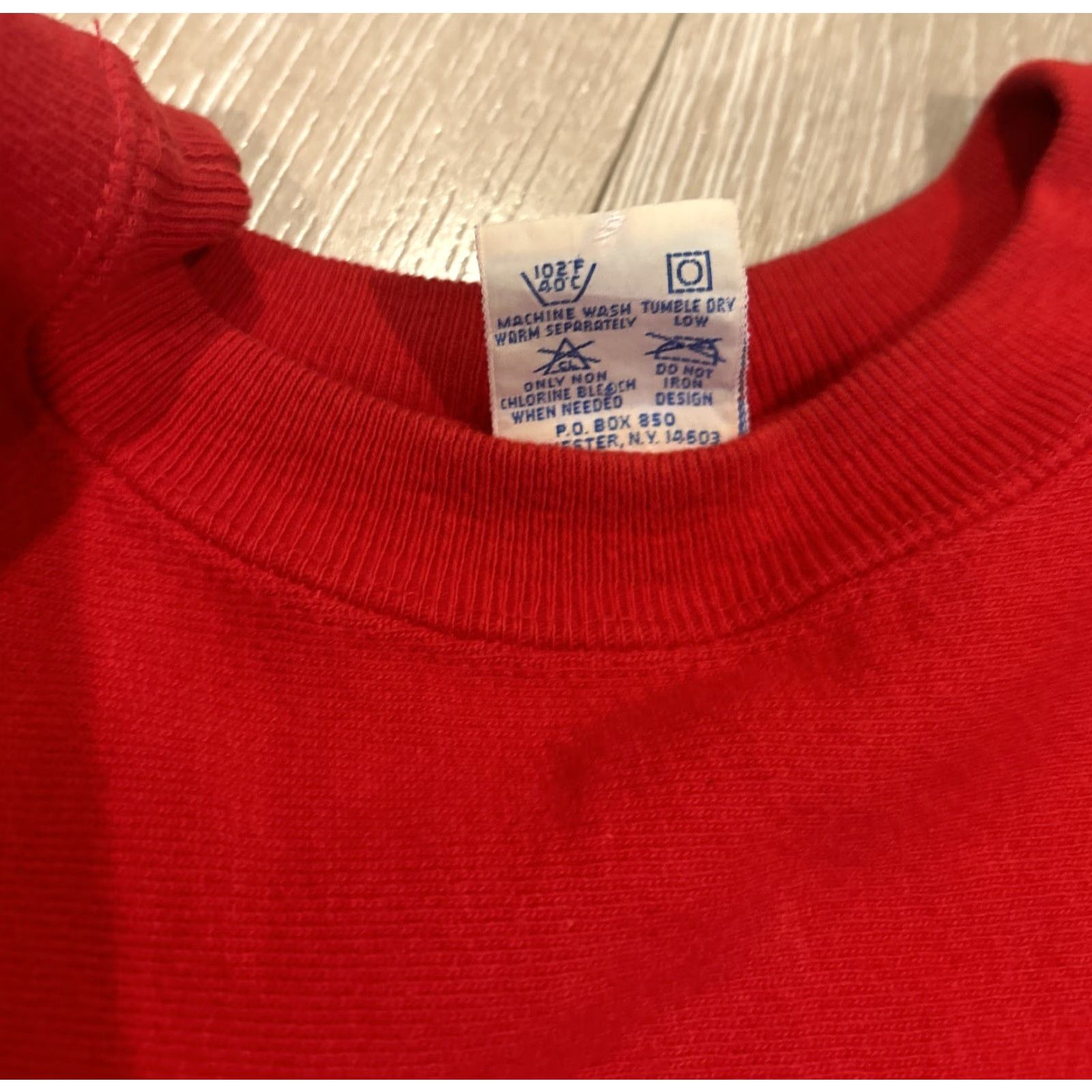 Champion VINTAGE Champion Sweatshirt Adult XL Red Logo Embroidered Reverse Weave USA 90s Mens Size US XL / EU 56 / 4 - 7 Thumbnail