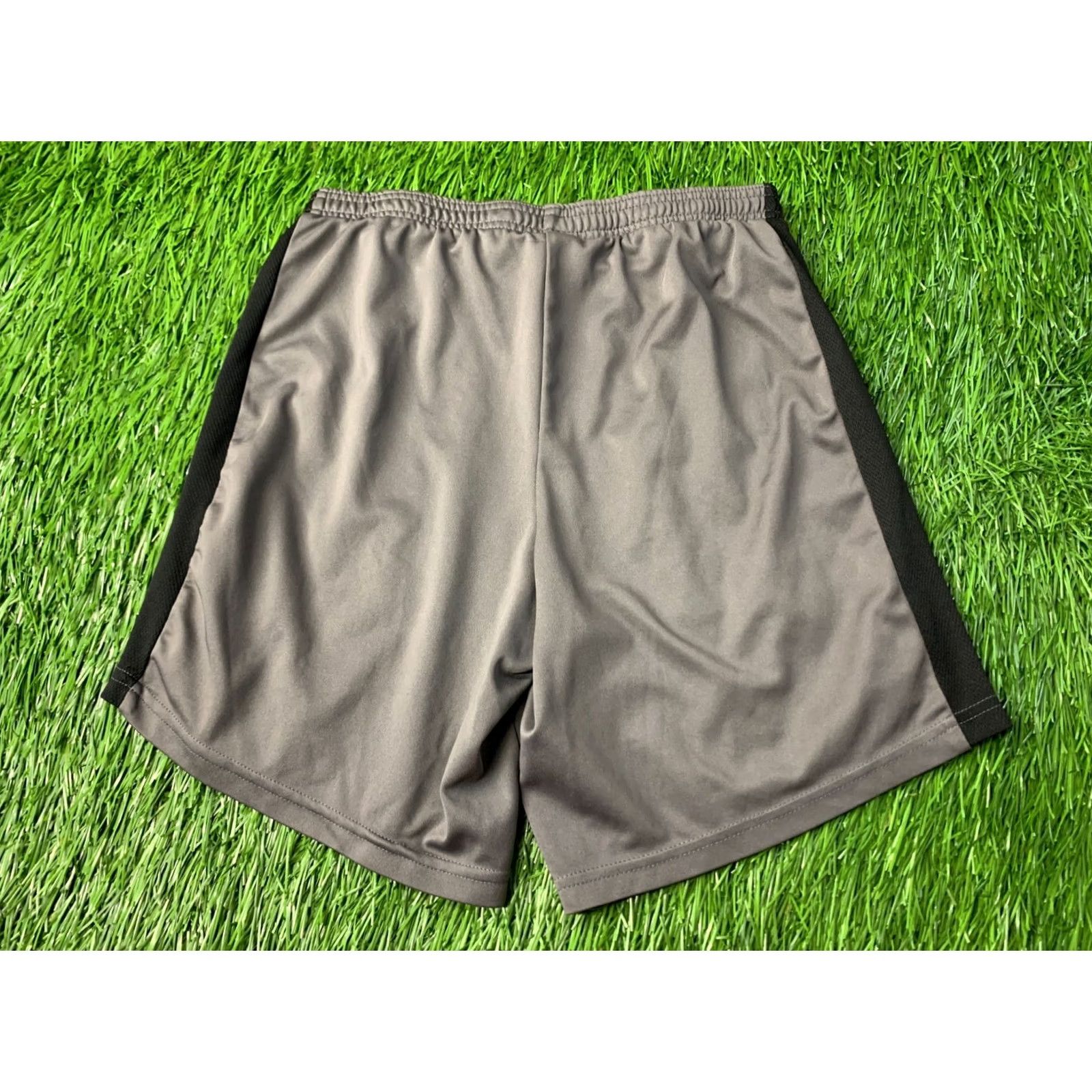 Nike NIKE Dri-FIT Academy MEN Training Football Soccer Slim Shorts M Gray and Black Slim Fit Summer 36 cm 32 cm 100% Polyester Nike Academy Mens Shorts Size US 31 - 7 Thumbnail