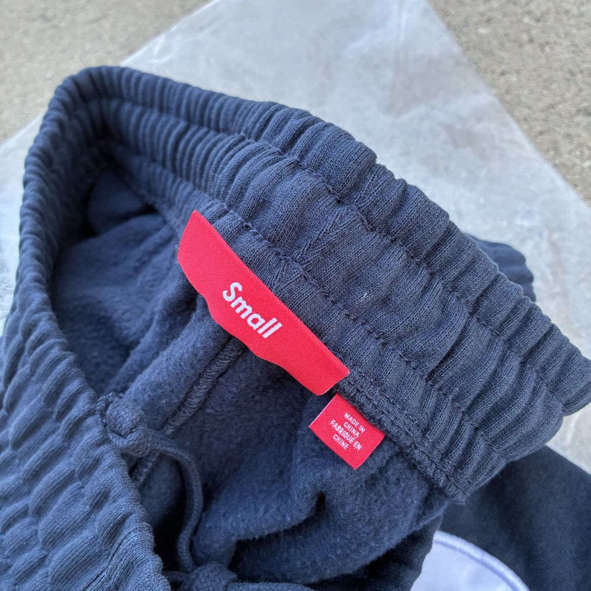 Supreme Supreme Washed Navy Satin Appliqué Sweatpants Joggers S Size US 30 / EU 46 - 7 Thumbnail