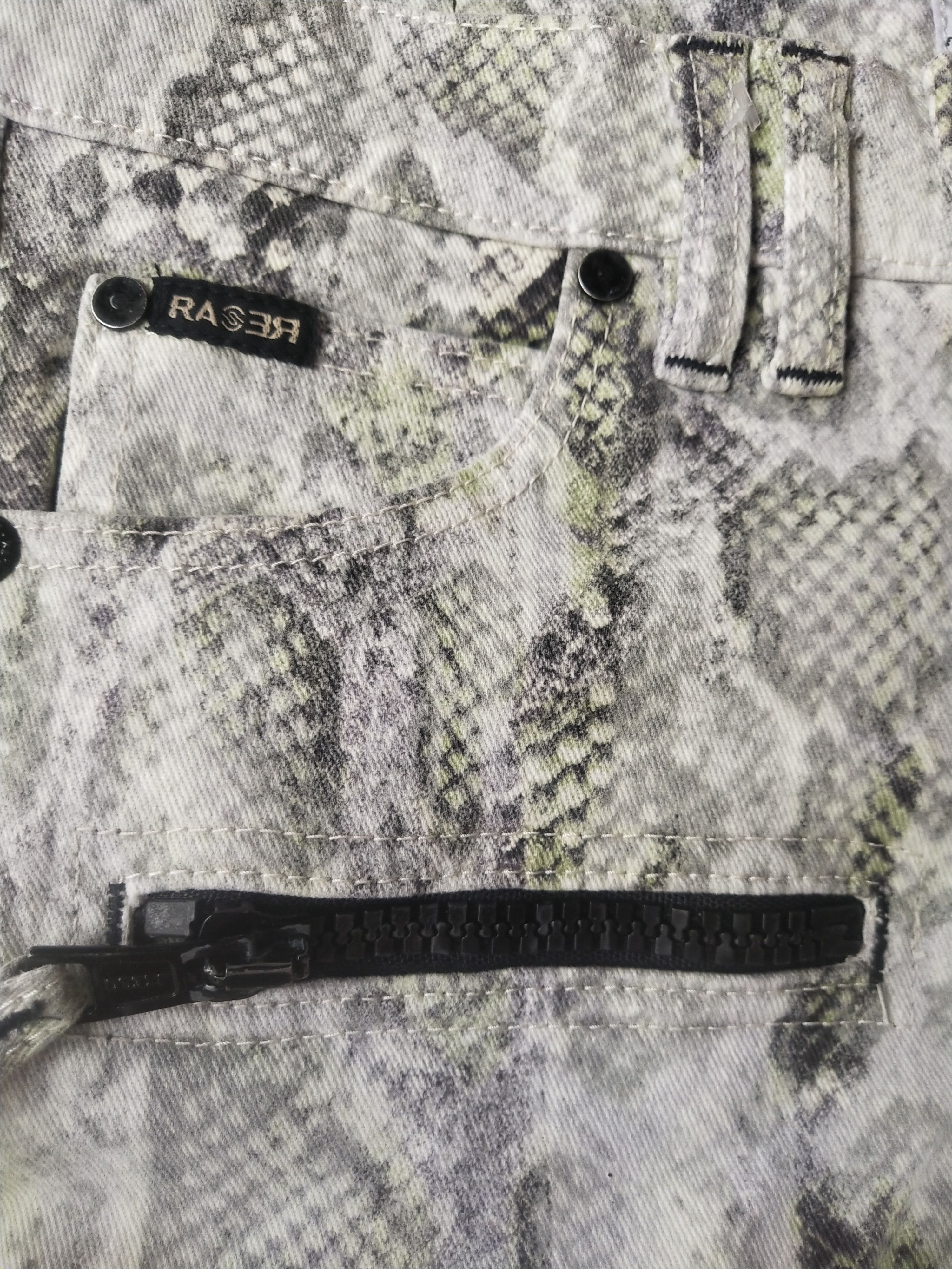Hysteric Glamour 2000s RA-RE Italy Snakeskin Print Denim Shorts Archive Size 28" / US 6 / IT 42 - 2 Thumbnail