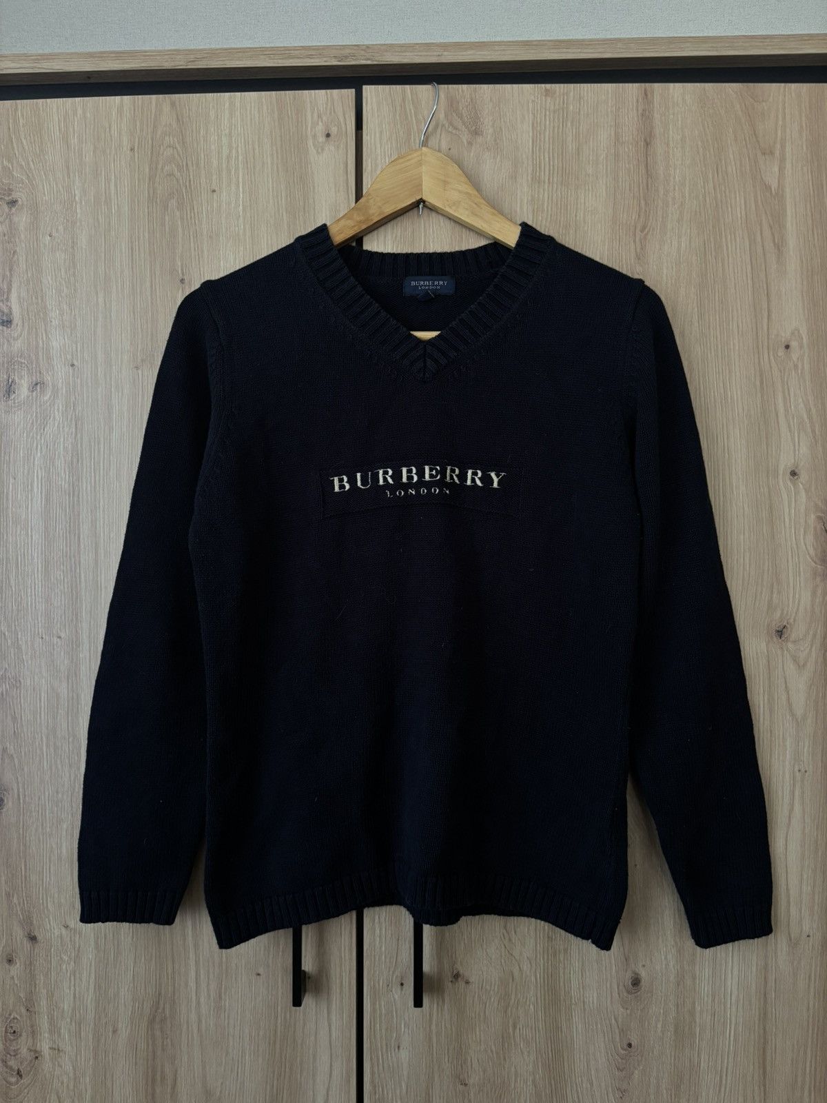 Burberry VINTAGE BURBERRY BIG LOGO V NECK SWEATER Size L / US 10 / IT 46 - 1 Thumbnail