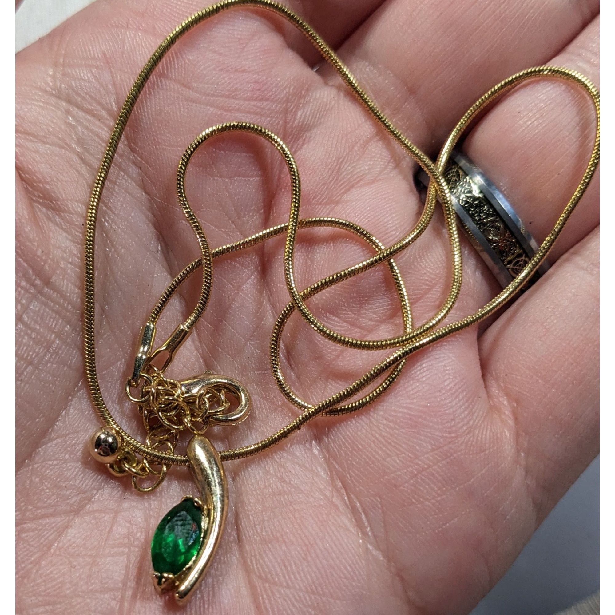 Other Vintage Elegant Green Gemmed Gold Tone Pendant Necklace Size ONE SIZE - 5 Thumbnail
