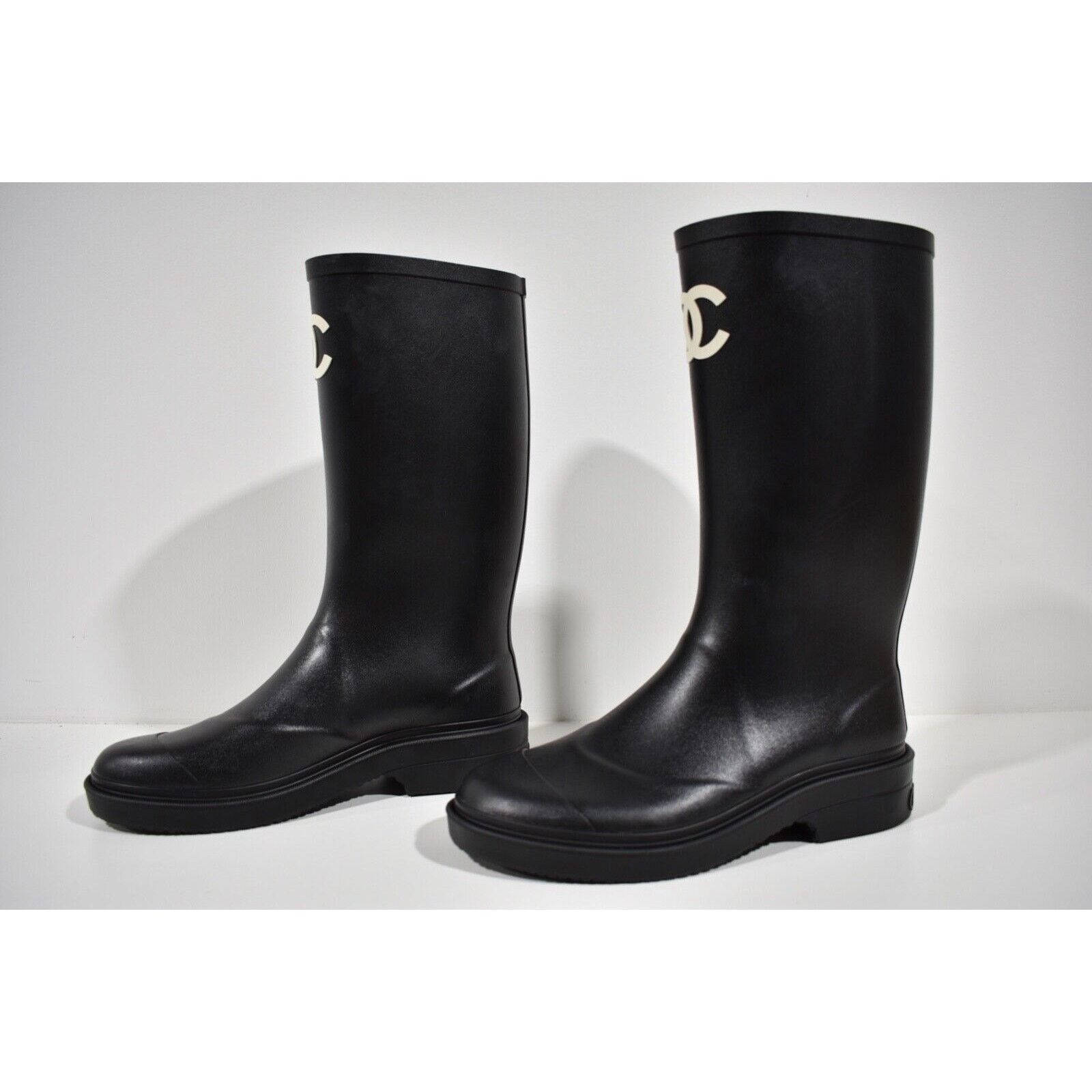 Chanel Chanel REV Black White CC Logo High Rubber Rain Boots 41 Size US 11 / IT 41 - 10 Thumbnail